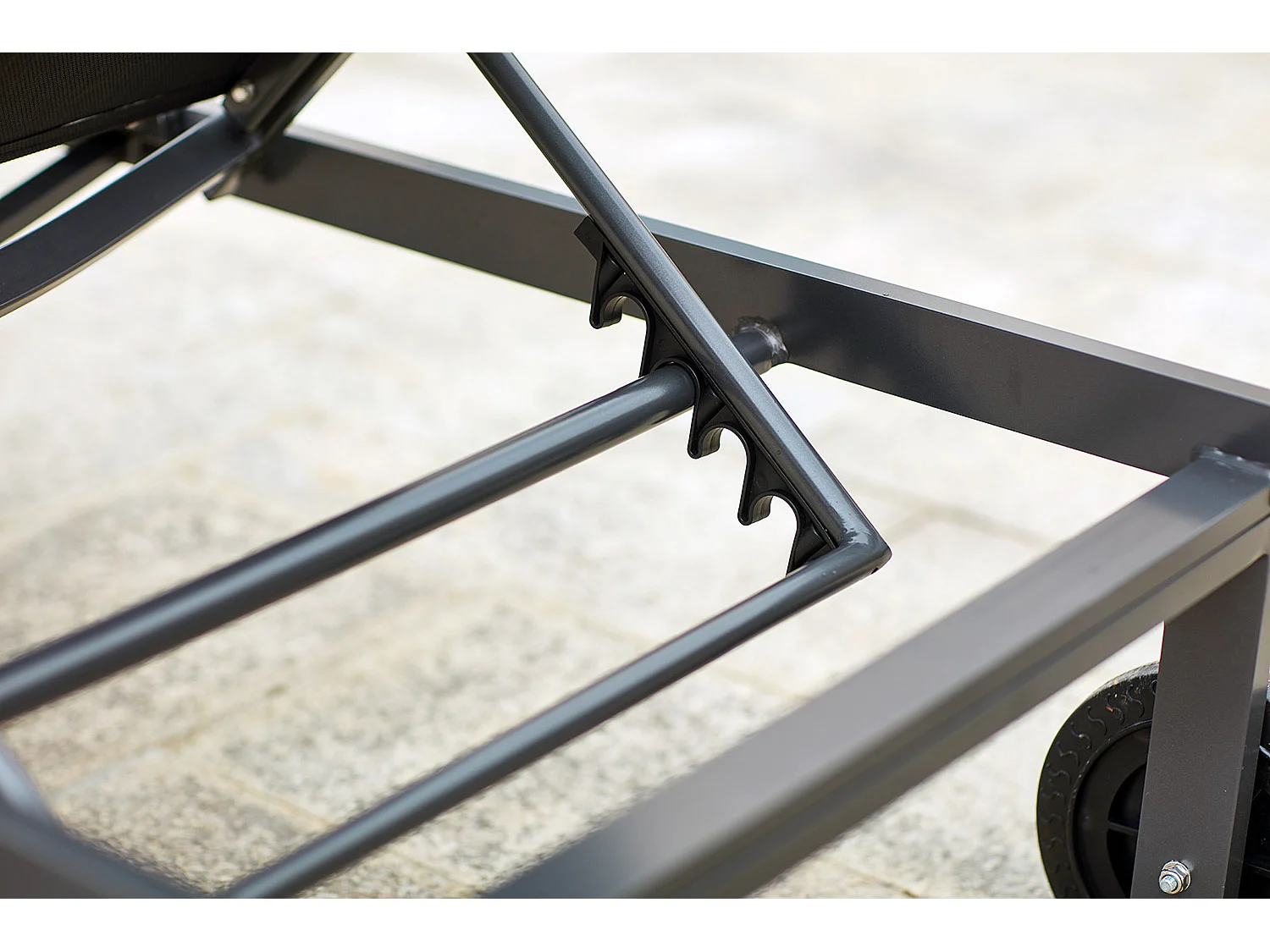 Lot de 2 transats inclinables avec roulettes en aluminium noir CUBA