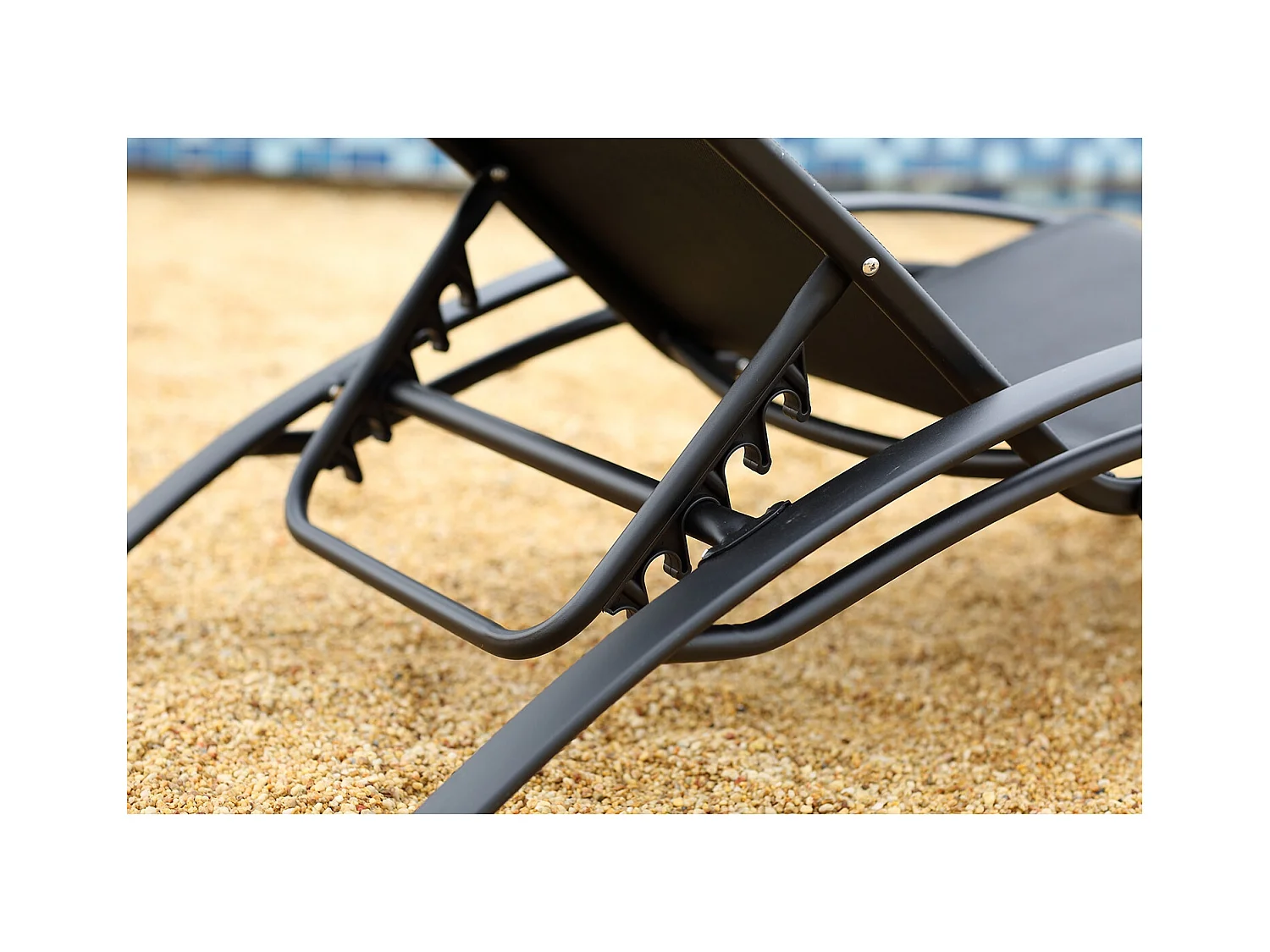 Transat empilable et ajustable en aluminium noir BAHIA