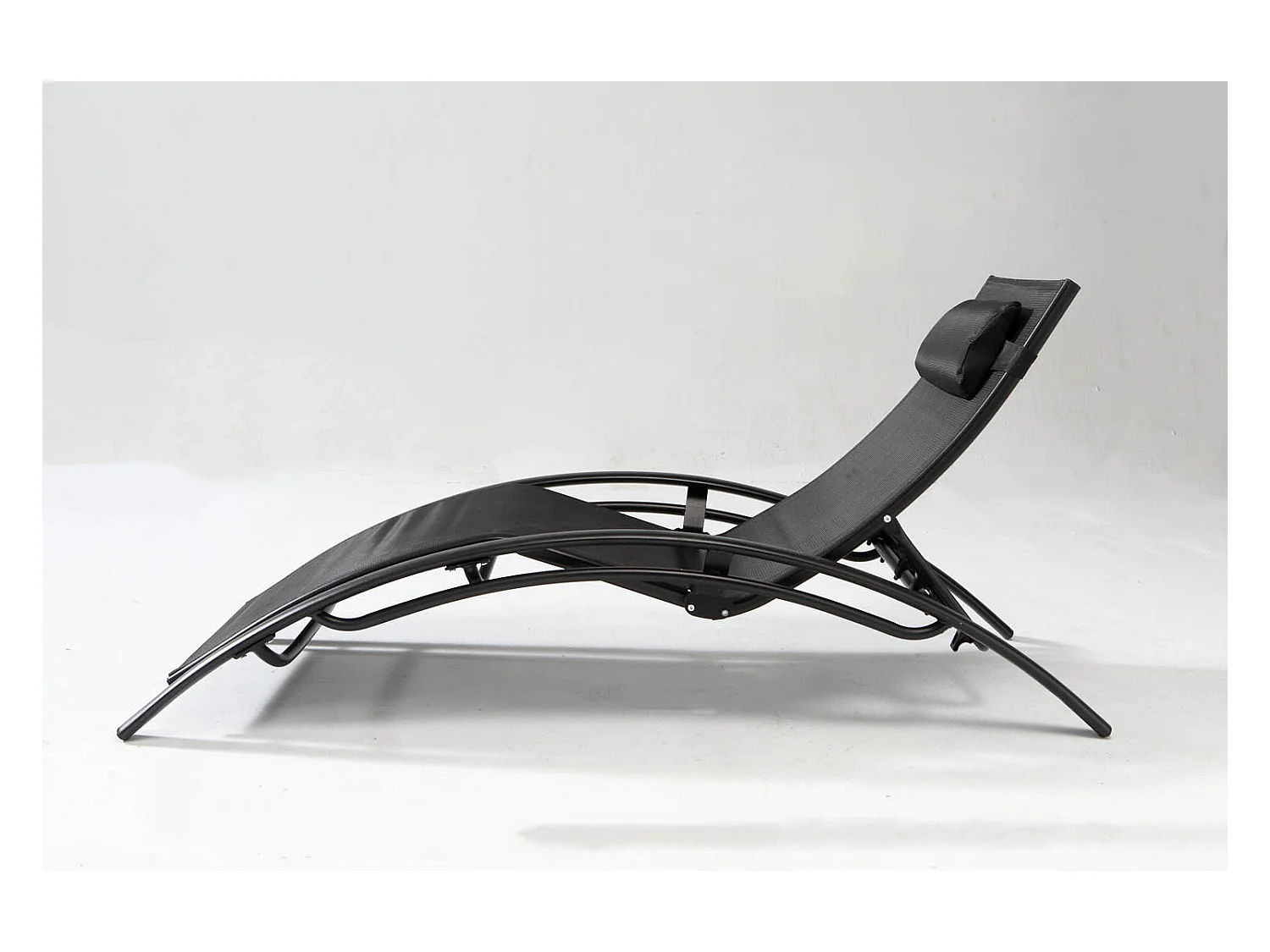 Sdraio regolabile e impilabilenero LIMEA