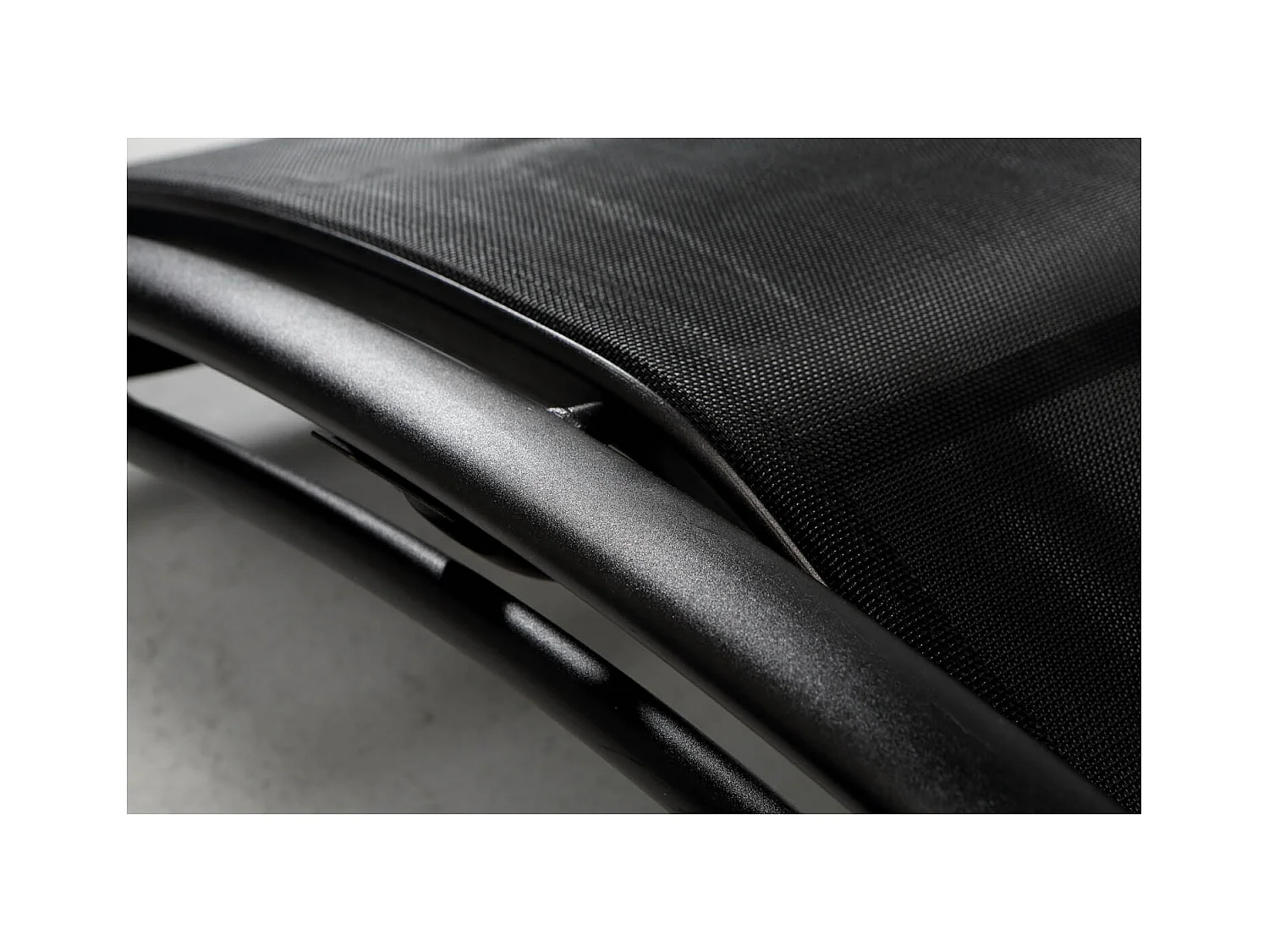 Sdraio regolabile e impilabilenero LIMEA