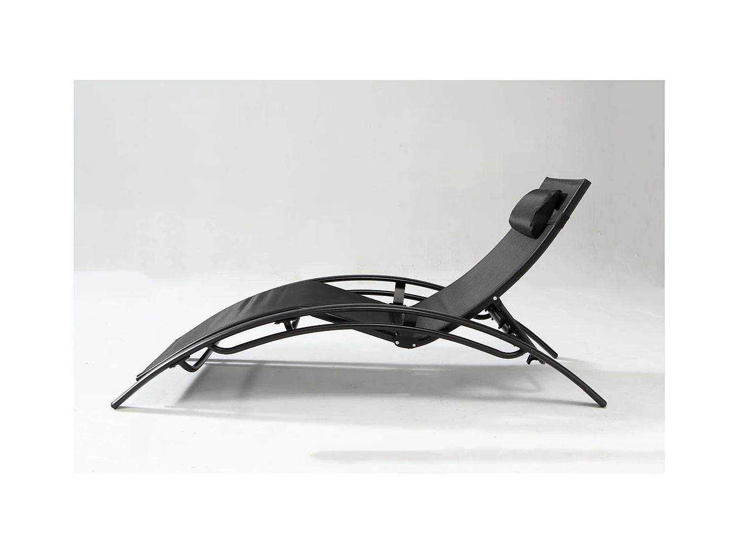 Sdraio regolabile e impilabilenero LIMEA