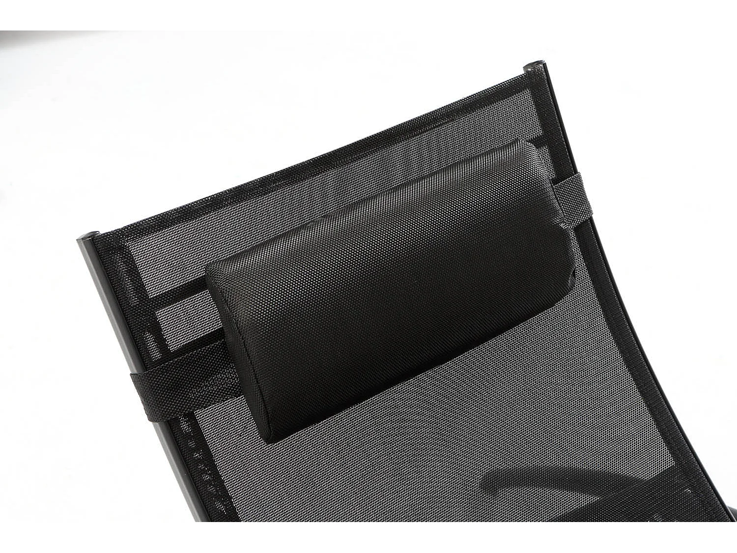 Transat ajustable et empilable avec pieds en acier noir LIMEA