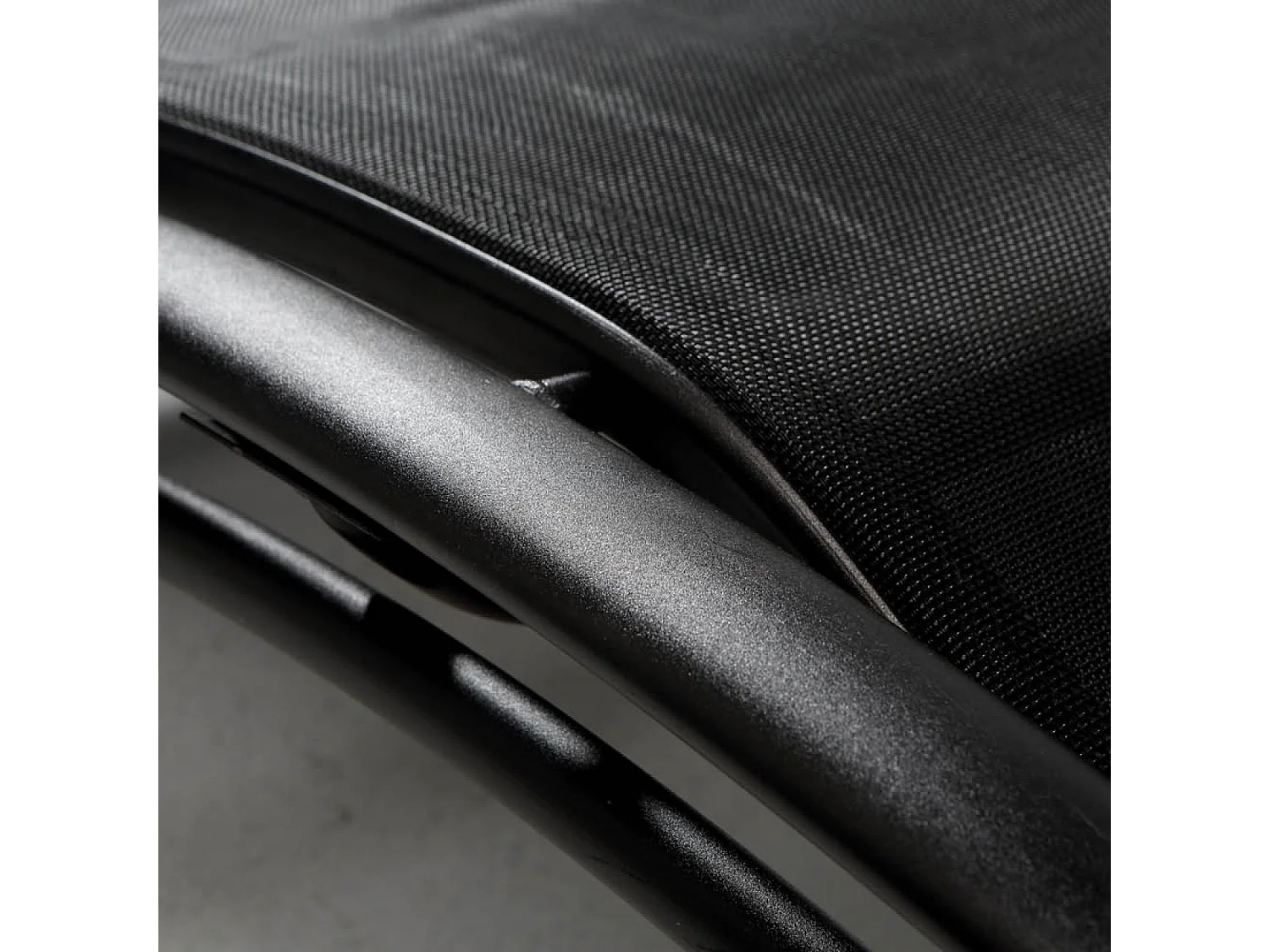 Sdraio regolabile e impilabilenero LIMEA