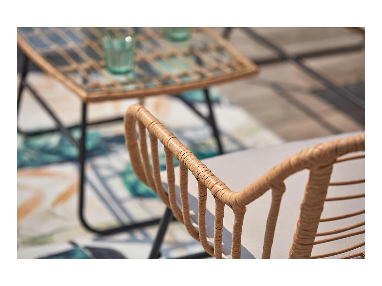 Salon de jardin 4 places en rotin et acier beige et noir PAREA