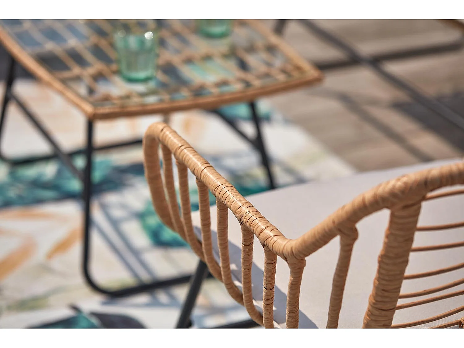 Salon de jardin 4 places en rotin et acier beige et noir PAREA