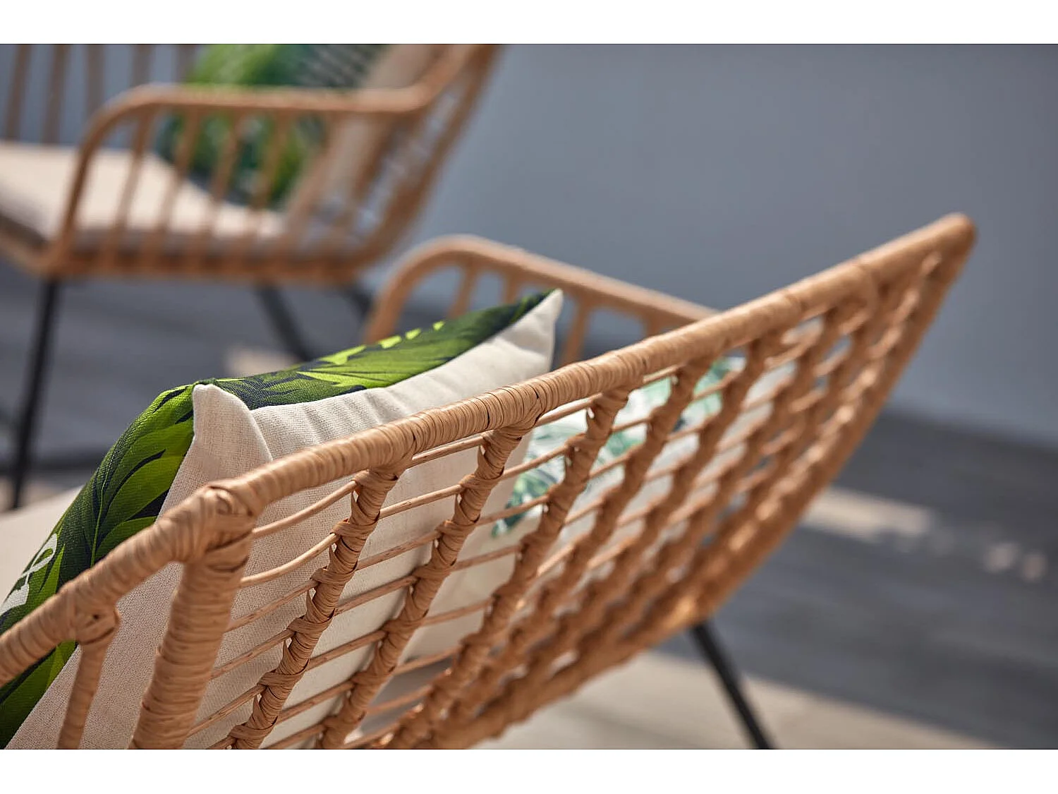 Salon de jardin 4 places en rotin et acier beige et noir PAREA