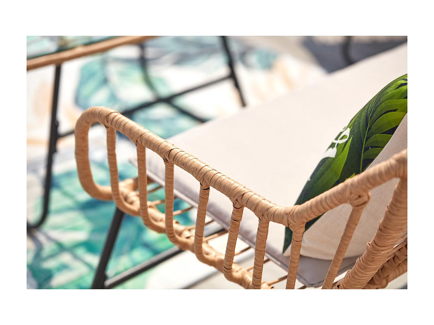 Conjunto para balcón 4 plazas de ratán y acero PAREA