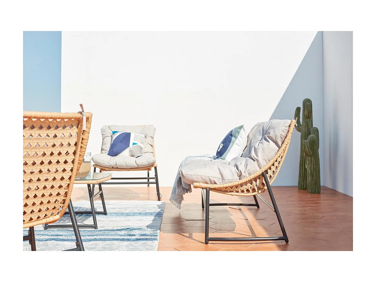 Salon de jardin bas 4 places en résine rotin & acier GUAHANA