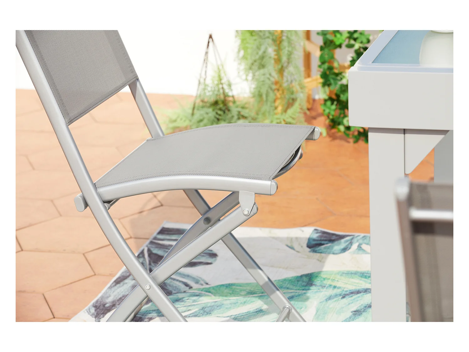 Uitbreidbare aluminium tuinset voor 8 personen + 8 stoelen Molvina