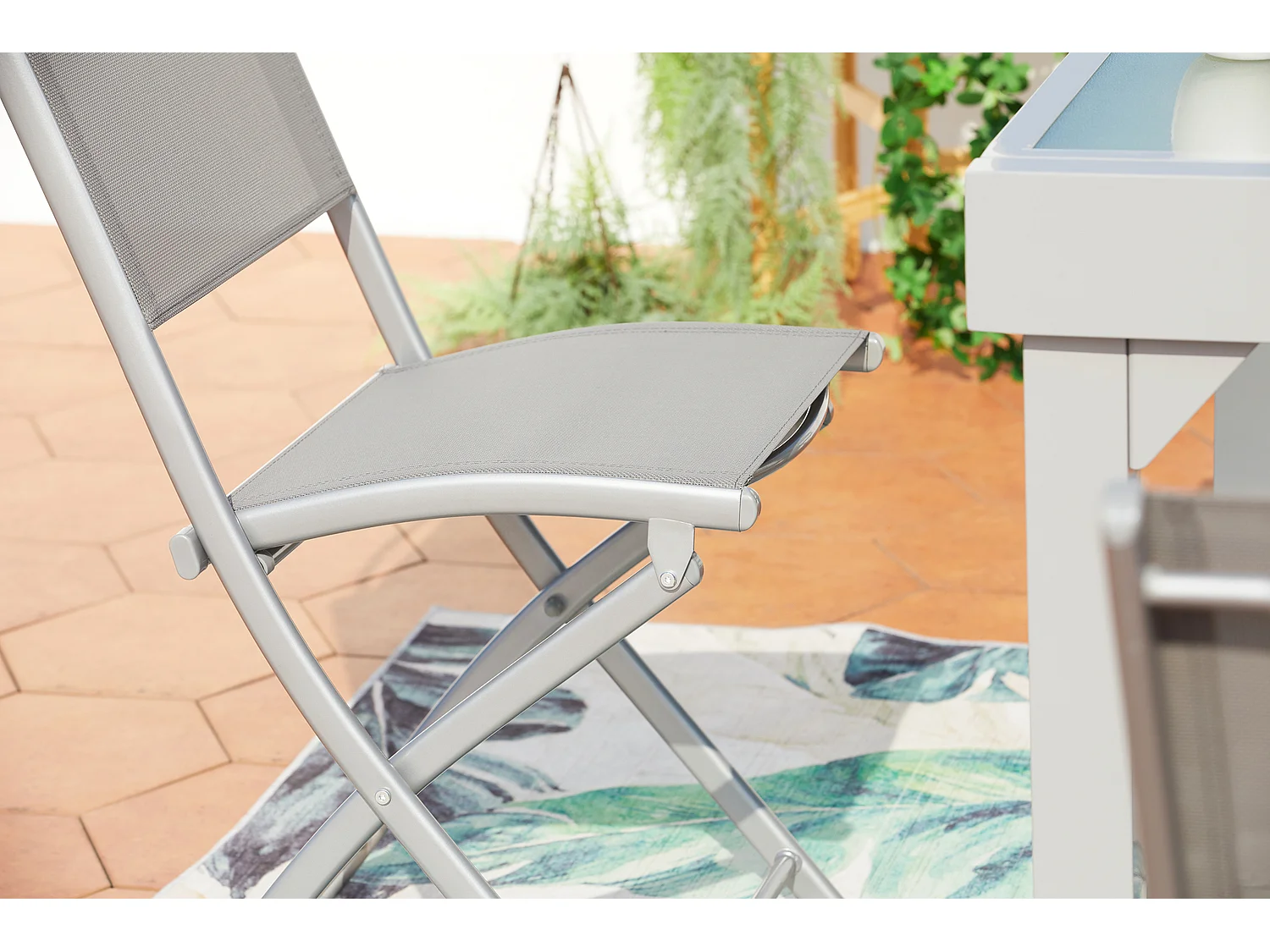 Uitbreidbare aluminium tuinset voor 8 personen + 8 stoelen Molvina