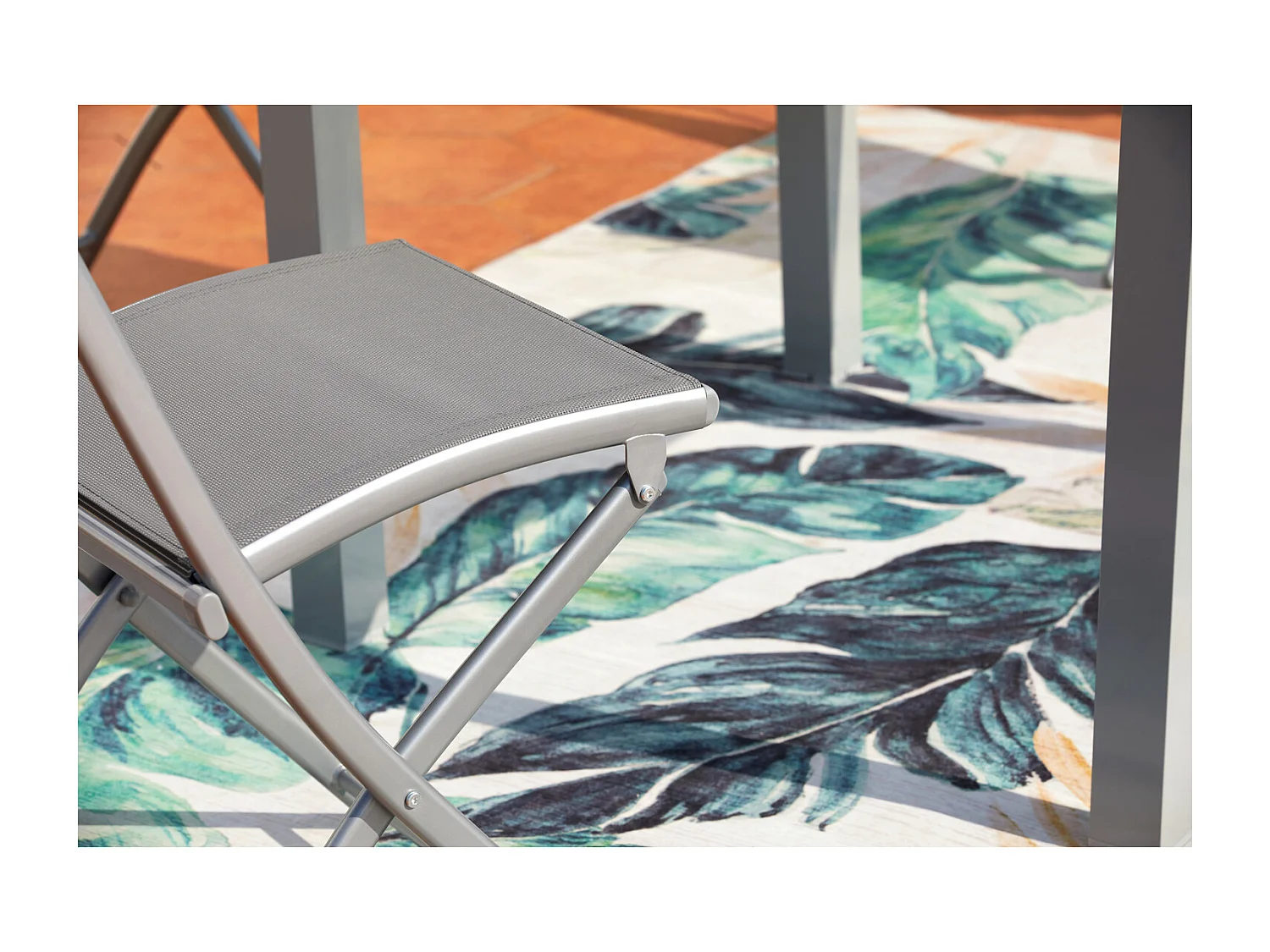 Uitbreidbare aluminium tuinset voor 8 personen + 8 stoelen Molvina