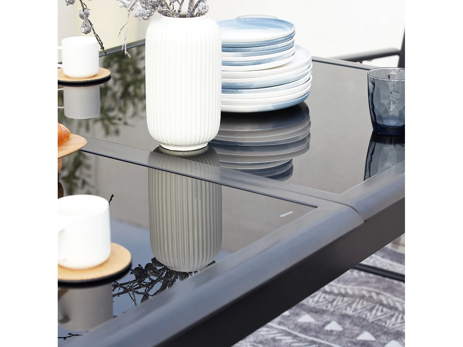 Table de jardin et 6 chaises en aluminium gris RAVENNE