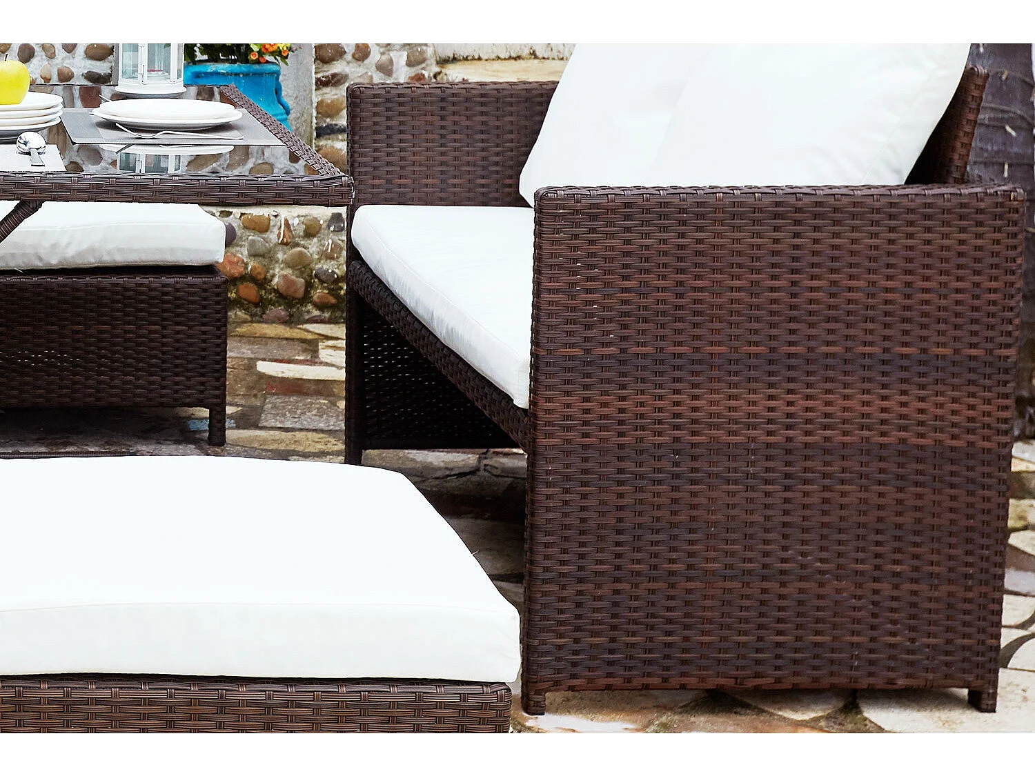 Salon de jardin encastrable 8 places en résine marron- blanc NOUMÉA