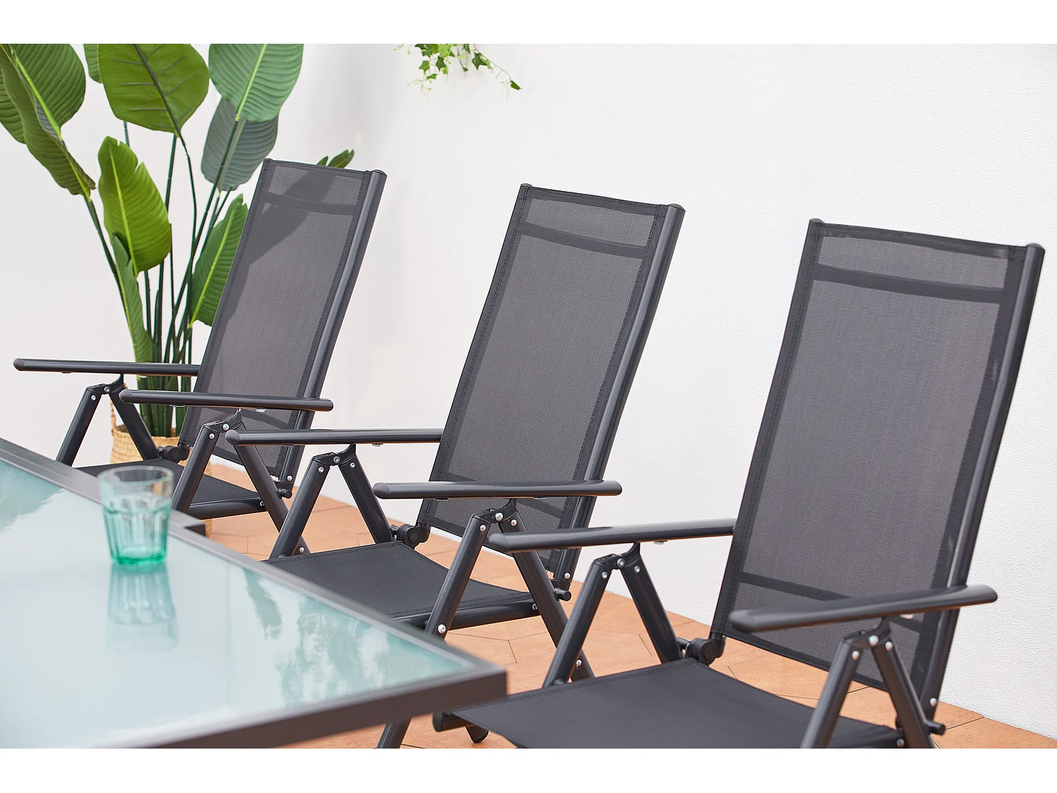 Table de jardin extensible et 8 fauteuils en alu et toile PVC BRESCIA