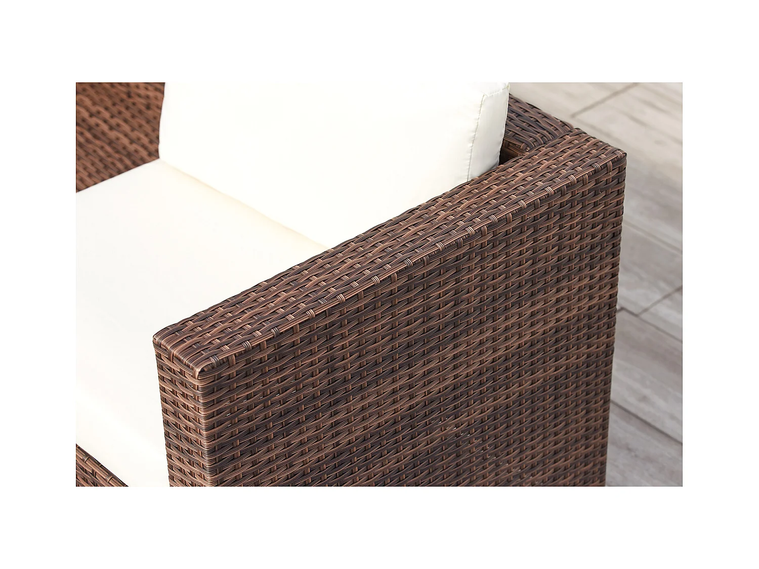 Salon de jardin en résine tressée 4 places avec coffre intégré marron et blanc SILANG