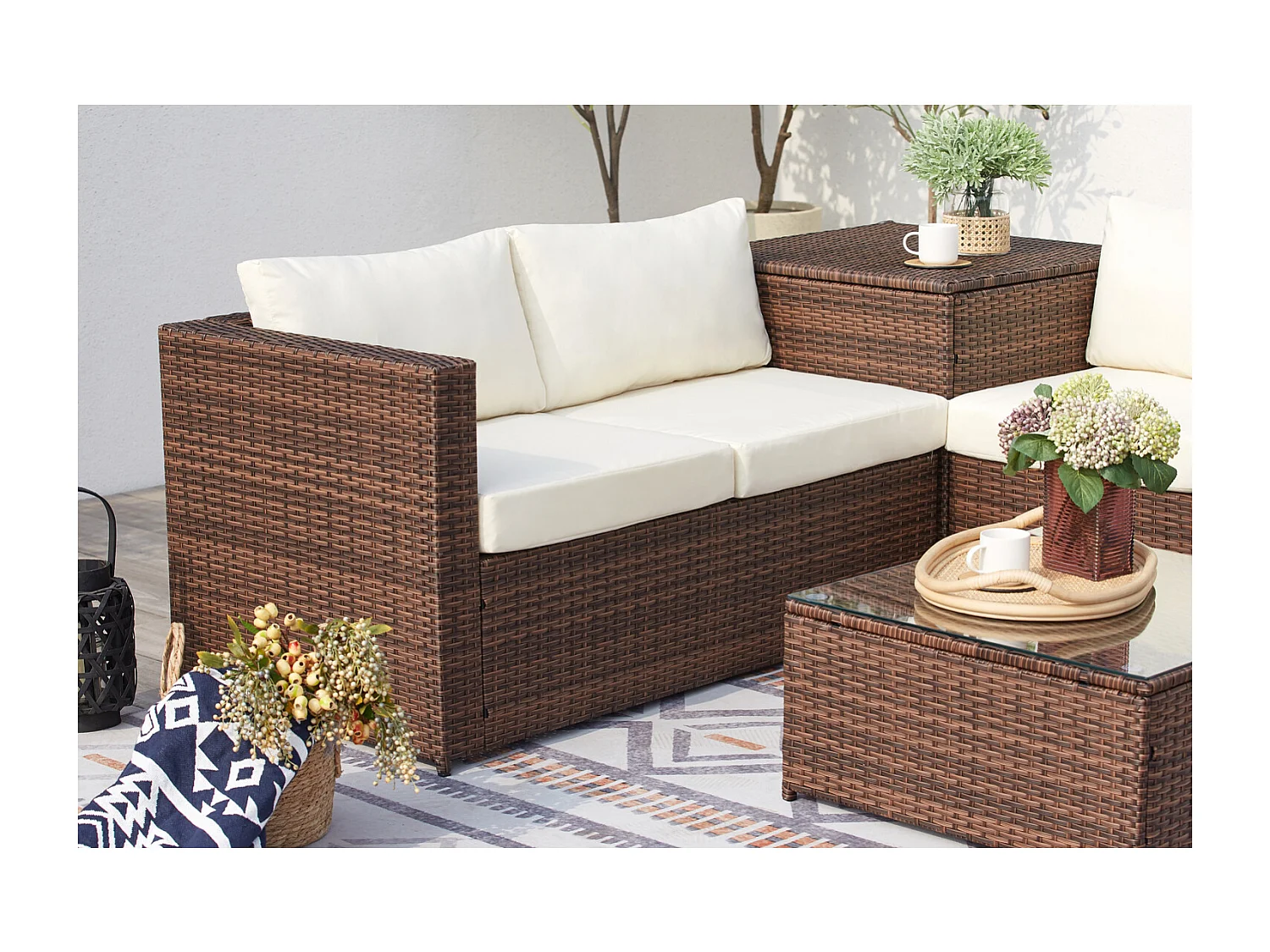 Salon de jardin en résine tressée 4 places avec coffre intégré marron et blanc SILANG