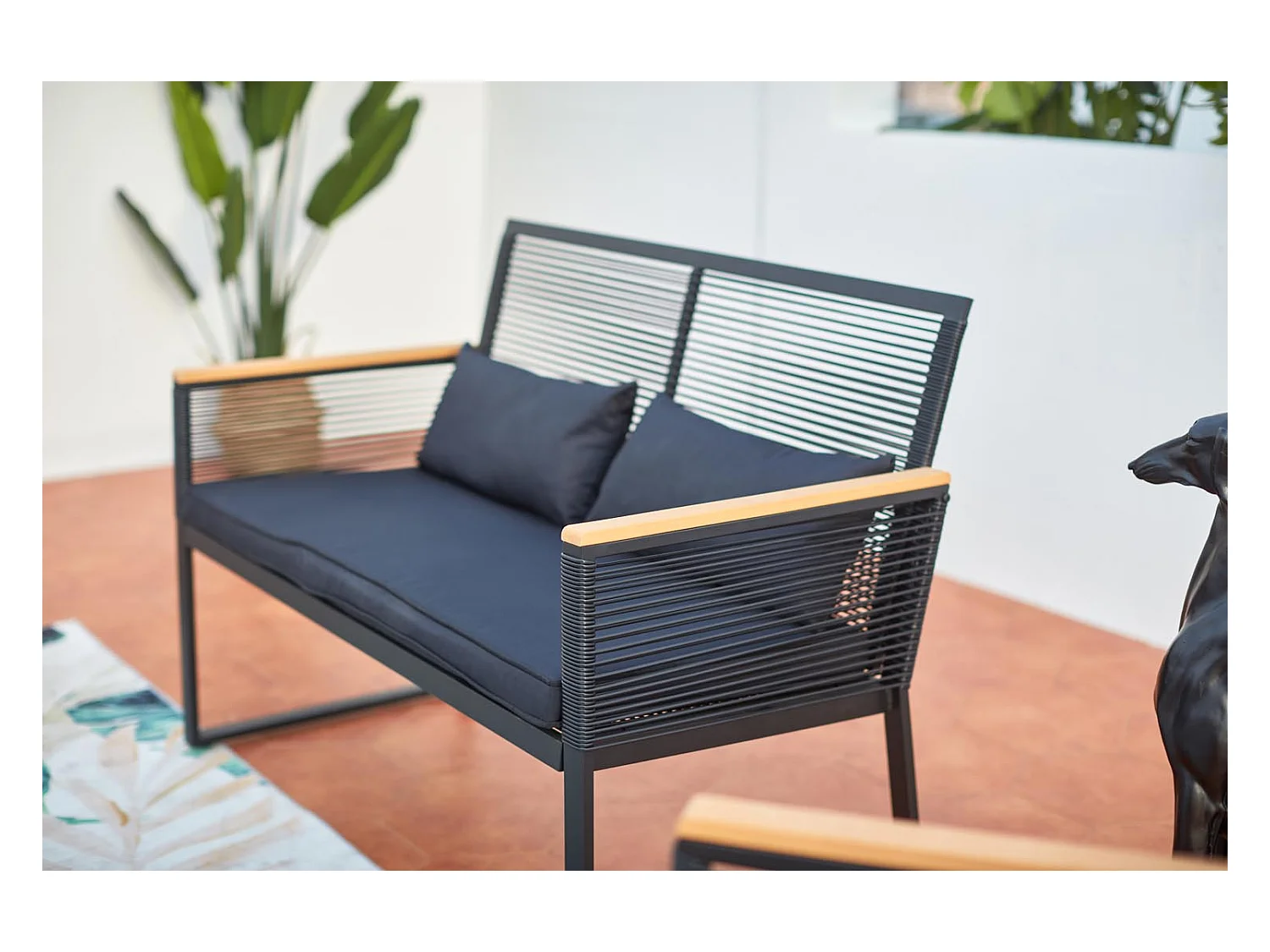 Conjunto de jardín bajo 5 plazas negro y madera MIHATA