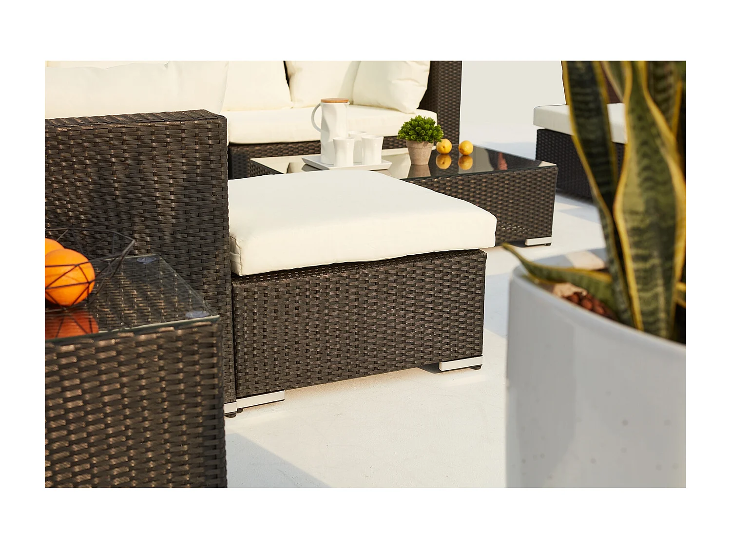 Salon de jardin modulable 13-14 places en résine noir-blanc STALLA