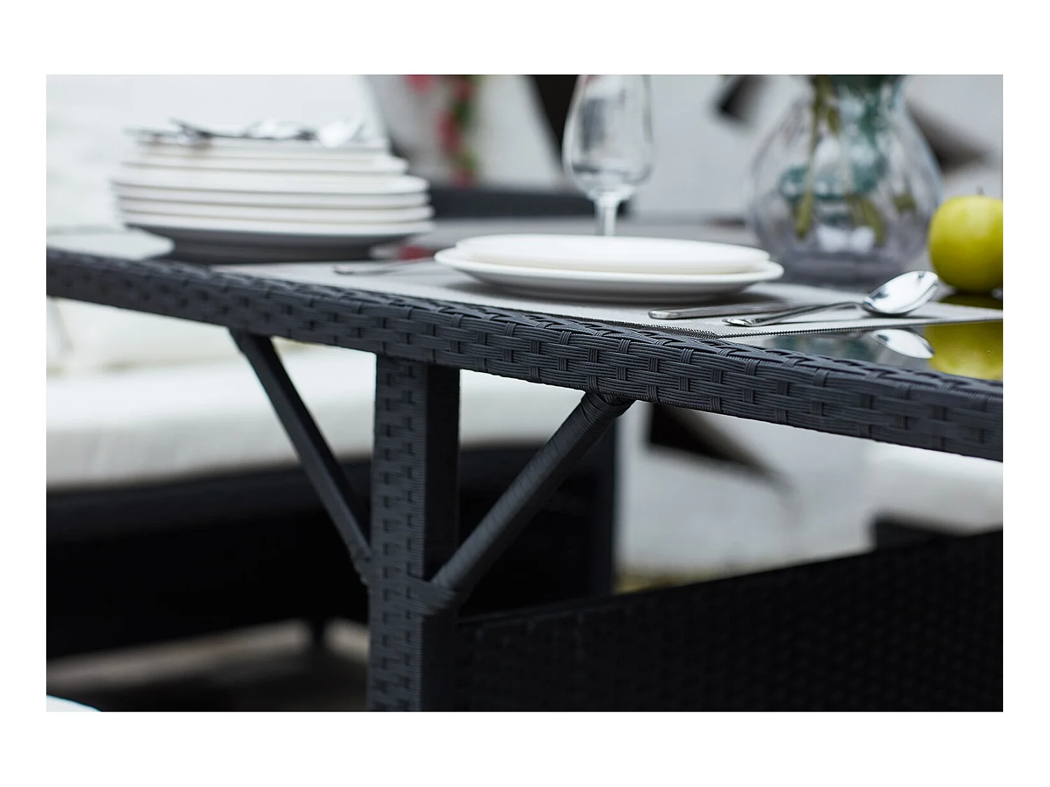 Salon de jardin encastrable 8 places en résine noir-blanc NOUMÉA