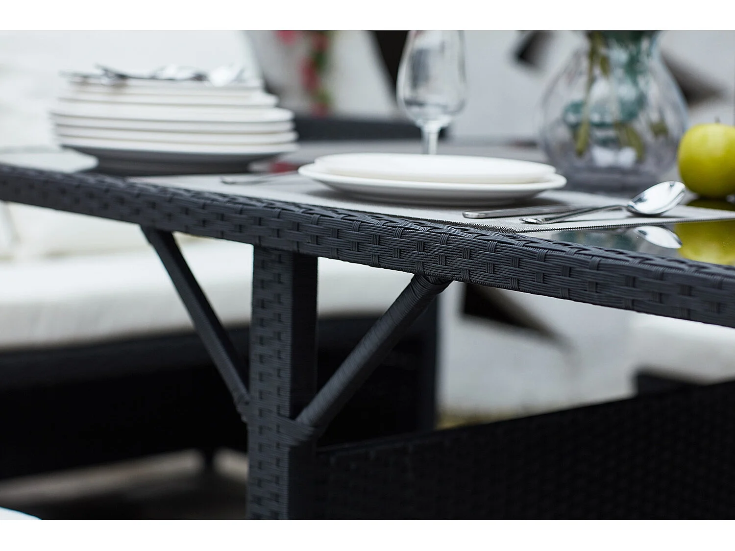 Salon de jardin encastrable 8 places en résine noir-blanc NOUMÉA