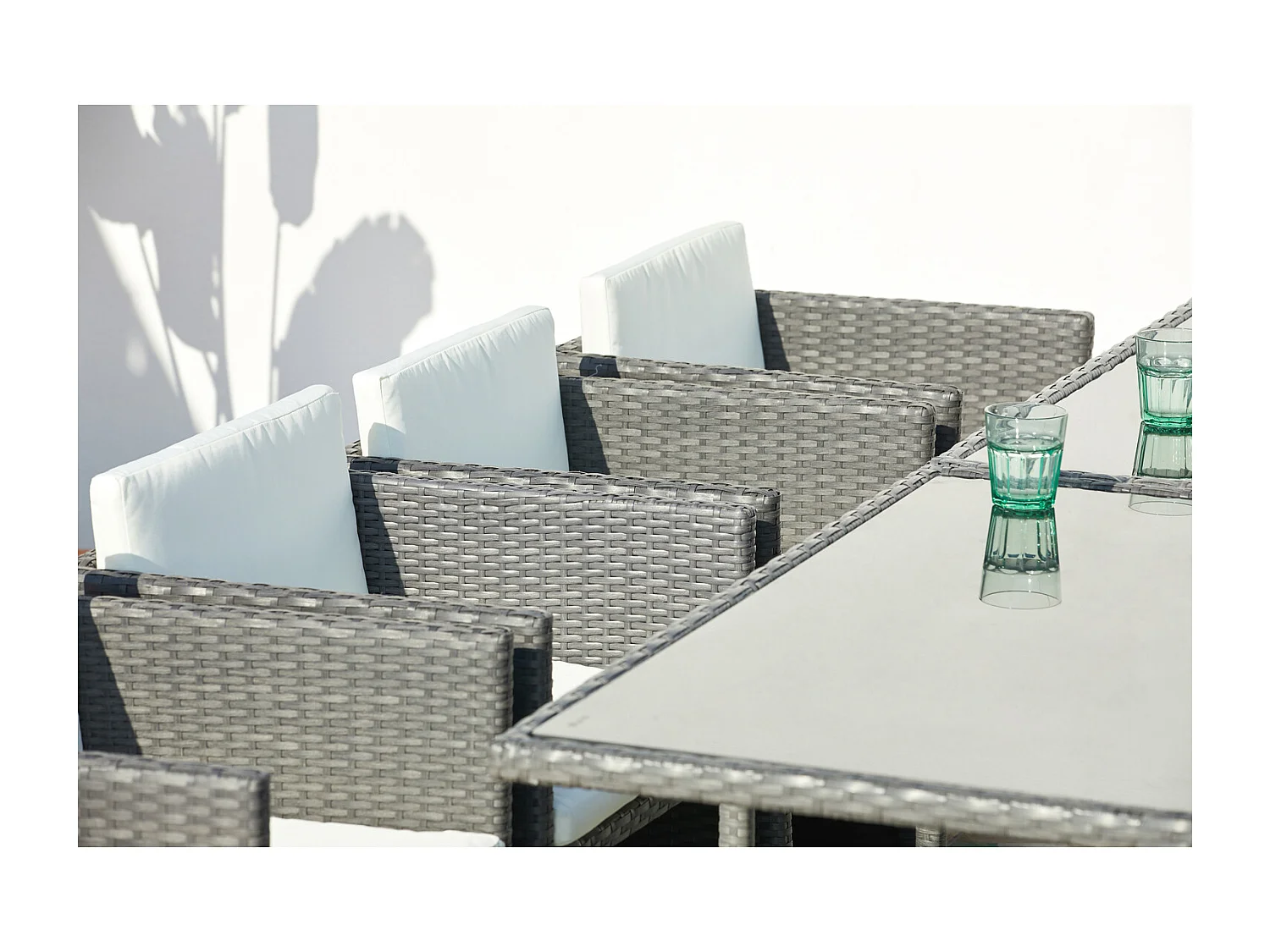 Table et chaises 12 places encastrables résine gris-blanc MIAMI