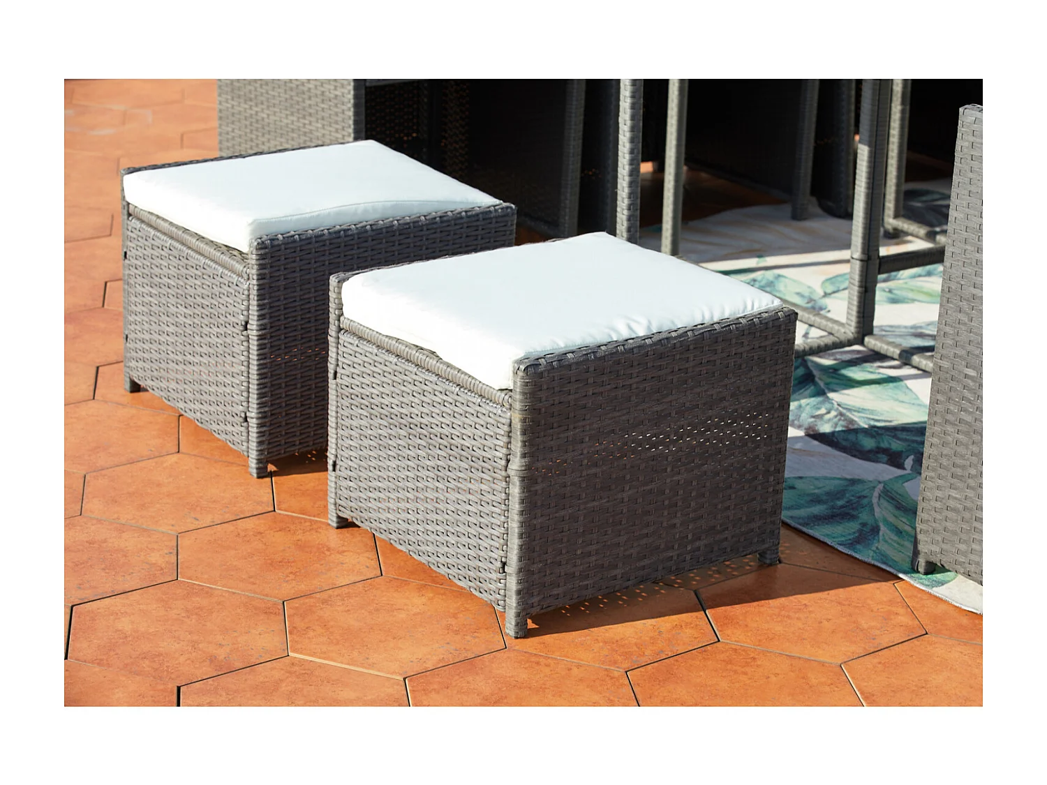 Table et chaises 12 places encastrables résine gris-blanc MIAMI