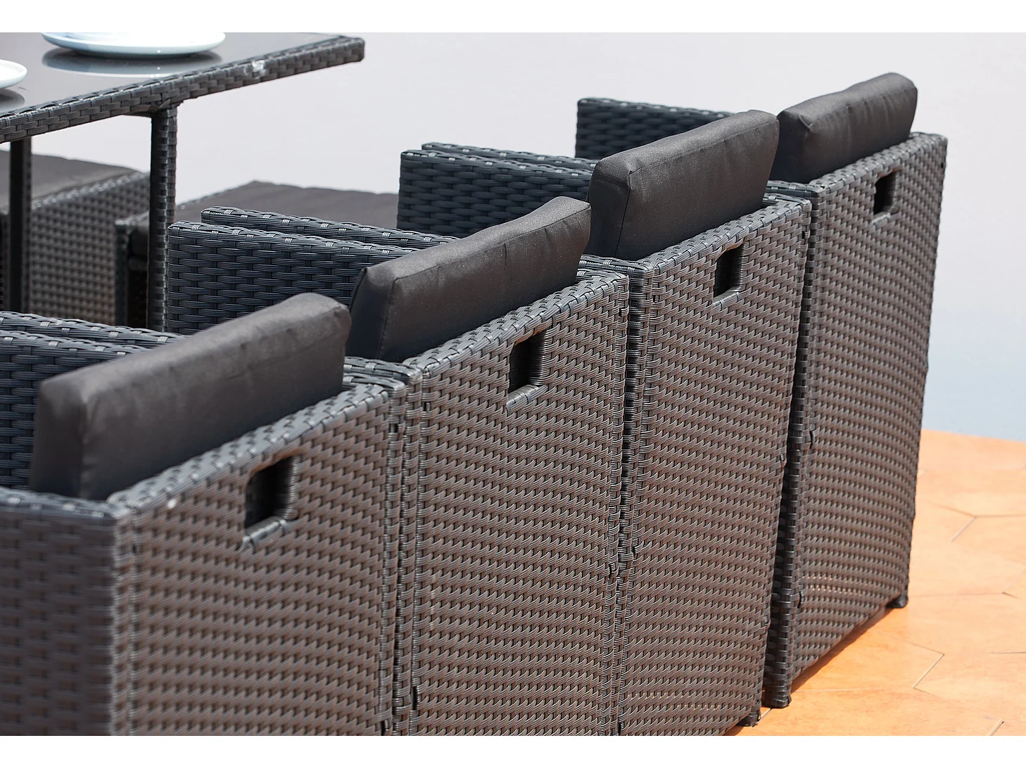 Table et chaises 12 places encastrables en résine noir-noir MIAMI