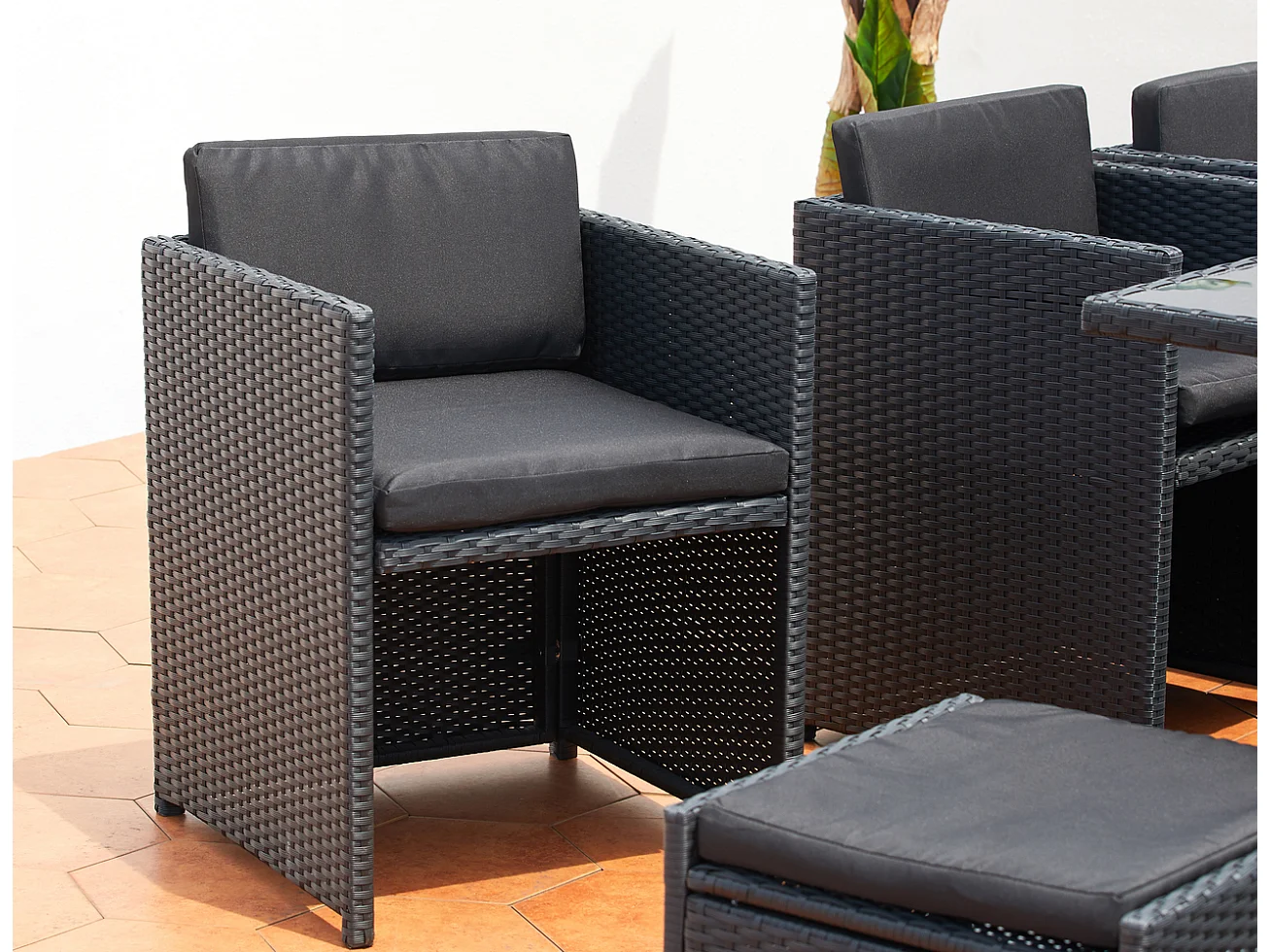 Table et chaises 12 places encastrables en résine noir-noir MIAMI