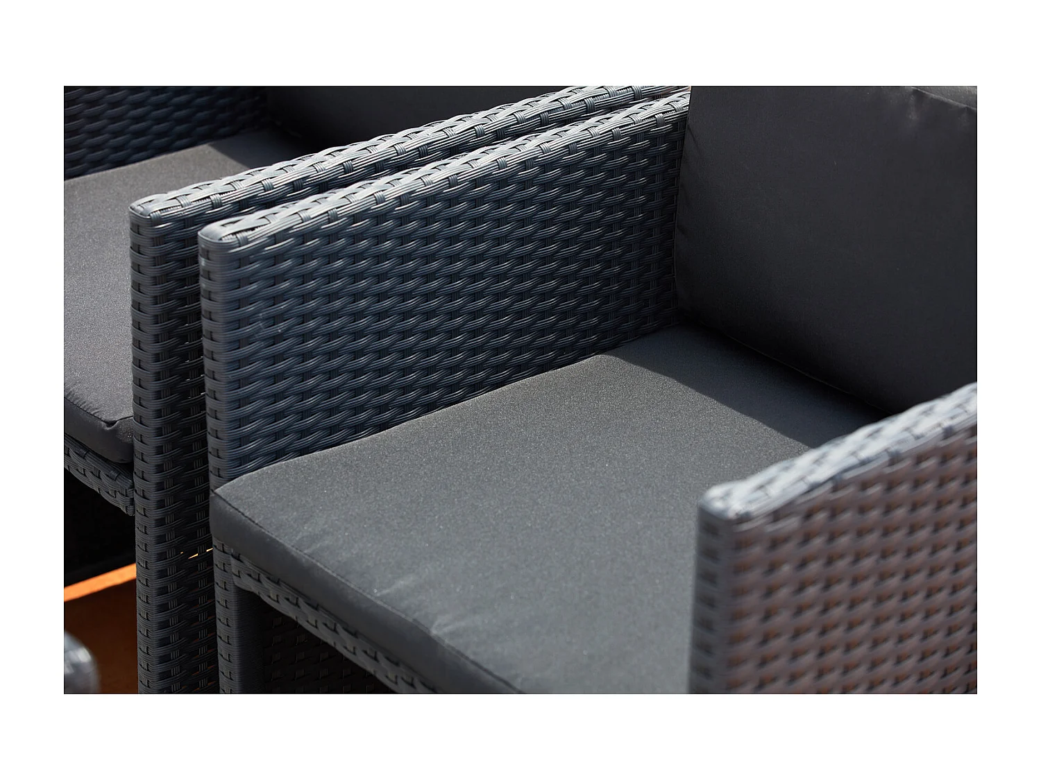 Table et chaises 12 places encastrables en résine noir-noir MIAMI