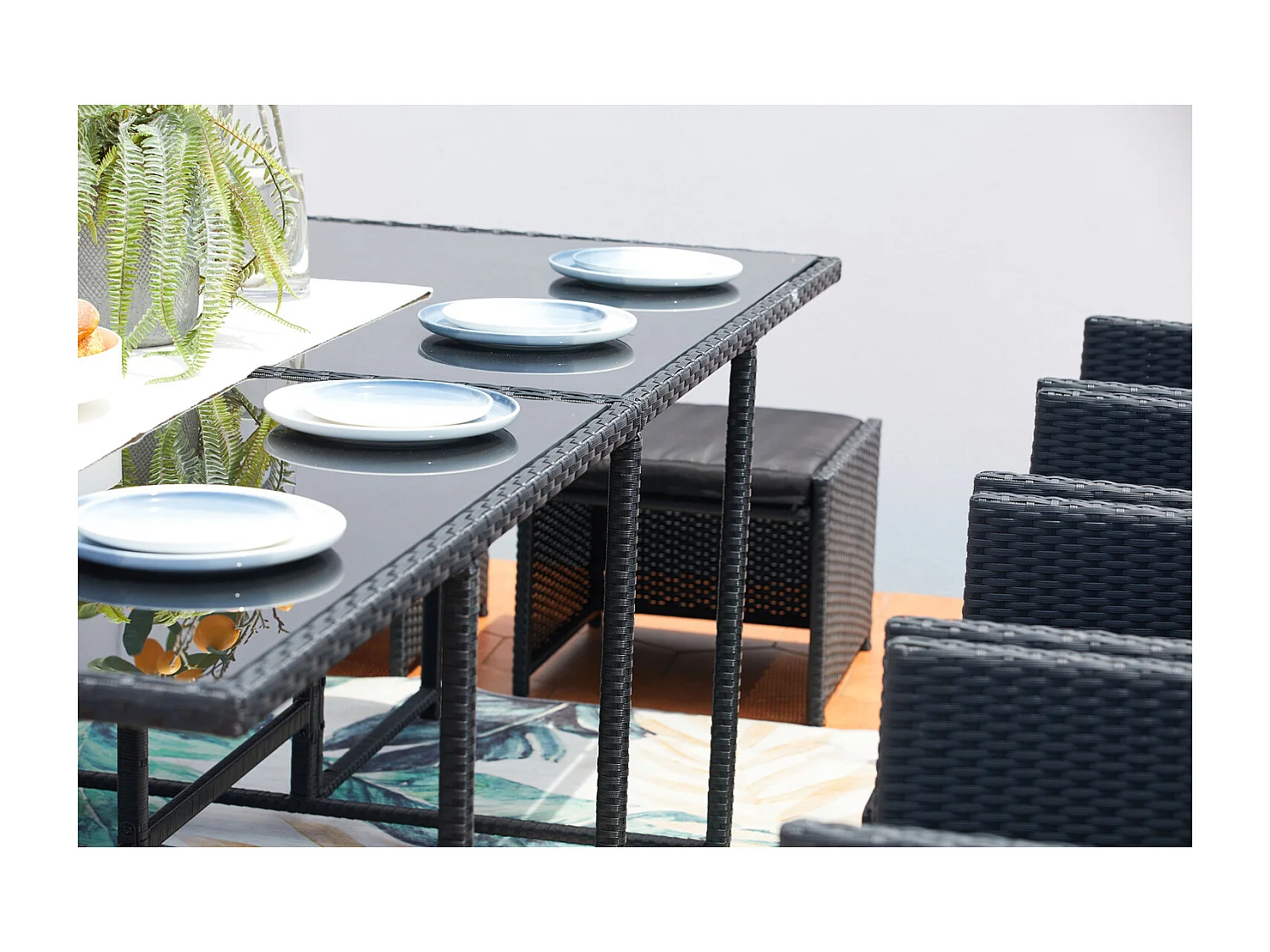 Table et chaises 12 places encastrables en résine noir-noir MIAMI