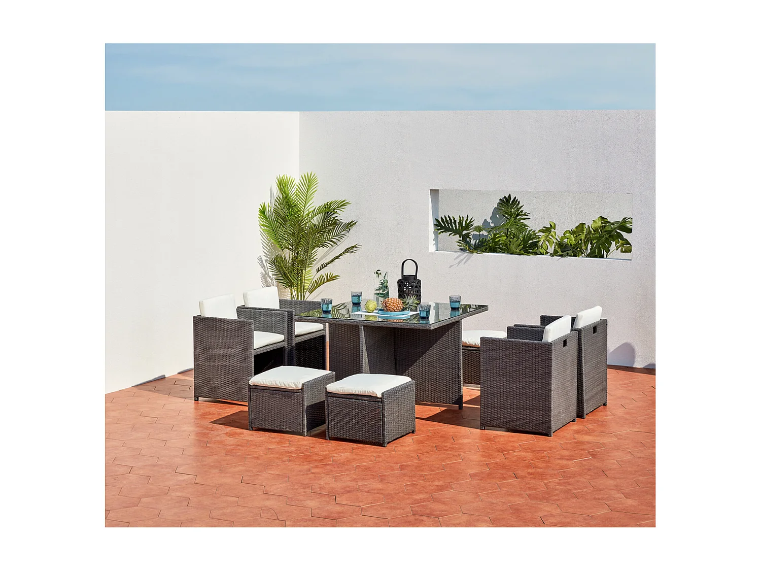 Tuinset 8 Plaatsen van Grijs/Wit Vlechtwerk - Verwijderbare Glazen Tafel - Stabiele en Comfortabele Stoelen