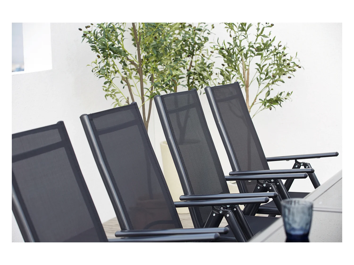 Table de jardin et 12 chaises en aluminium gris RAVENNE