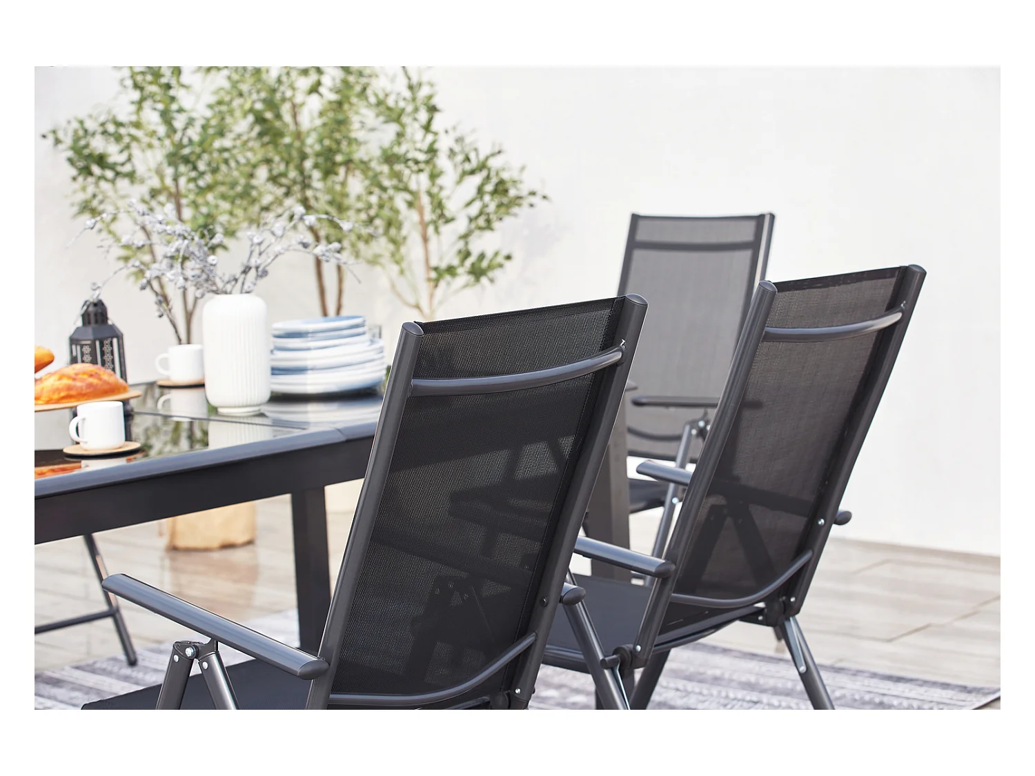 Table de jardin et 12 chaises en aluminium gris RAVENNE