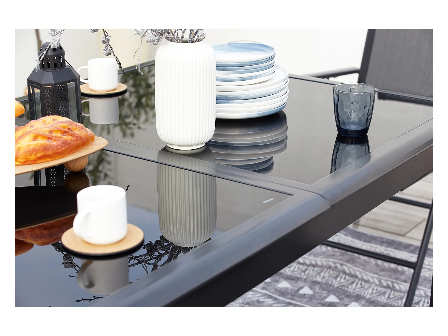 Table de jardin et 12 chaises en aluminium gris RAVENNE