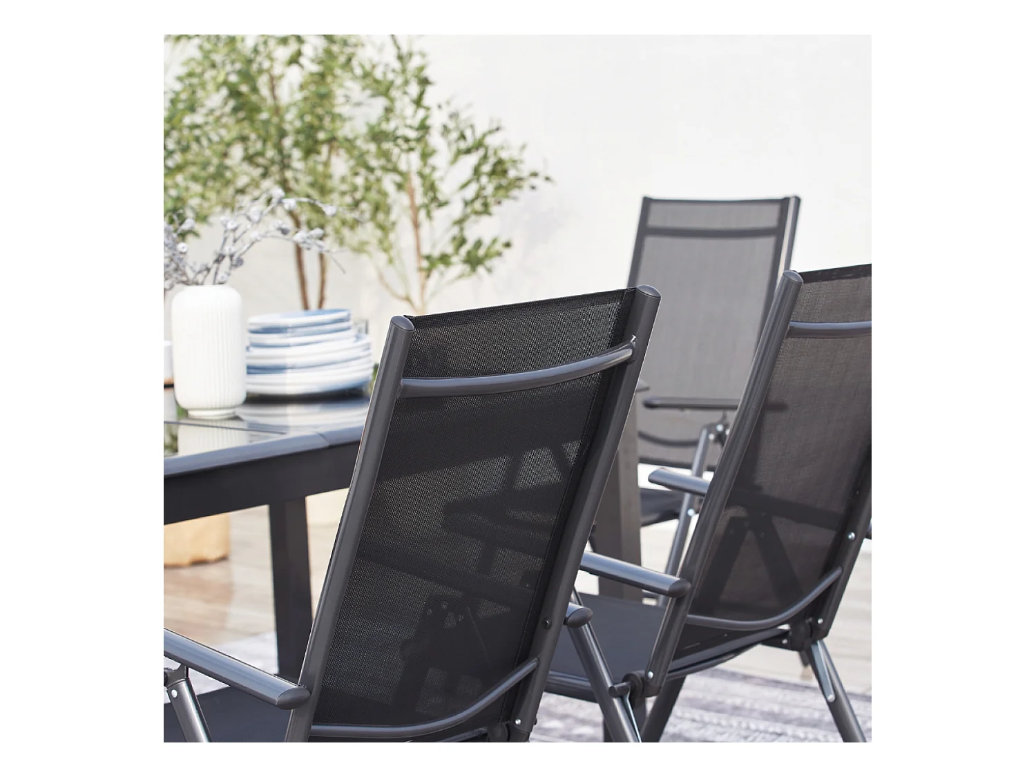 Table de jardin et 12 chaises en aluminium gris RAVENNE