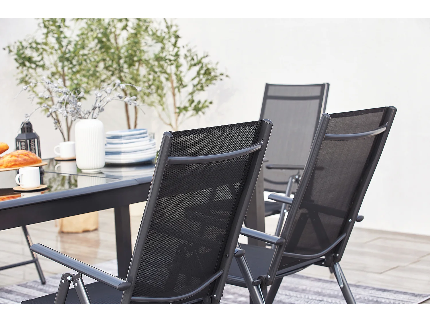 Table de jardin et 12 chaises en aluminium gris RAVENNE