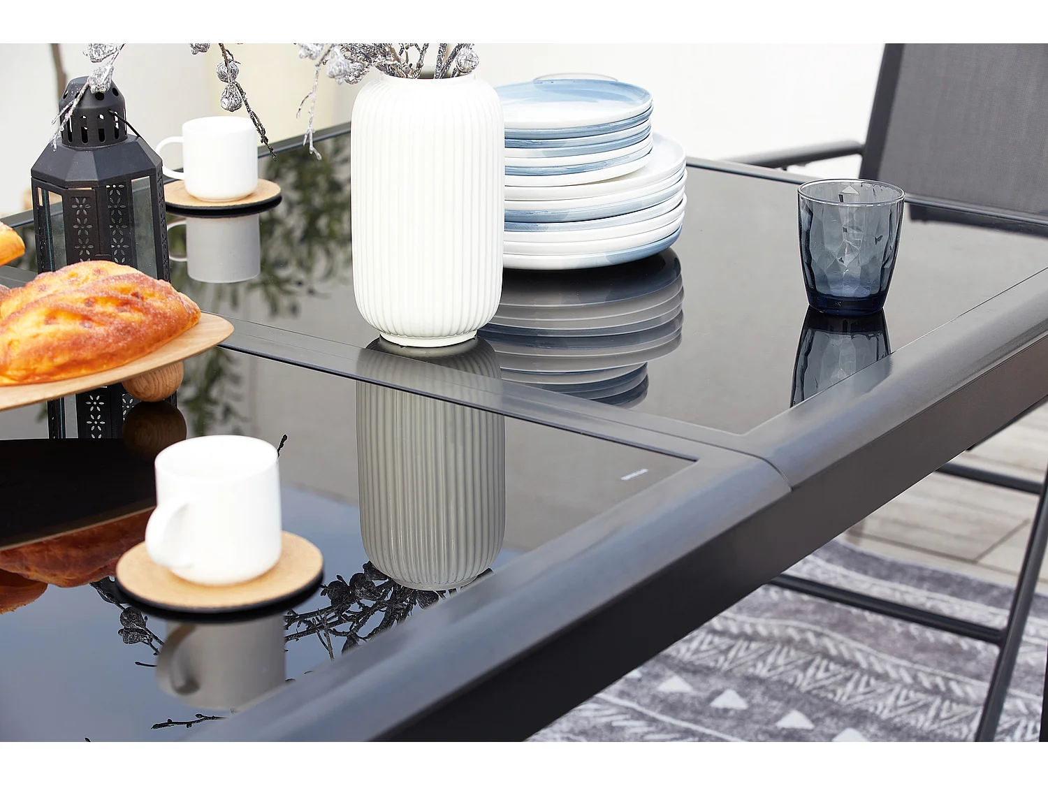 Table de jardin et 12 chaises en aluminium gris RAVENNE