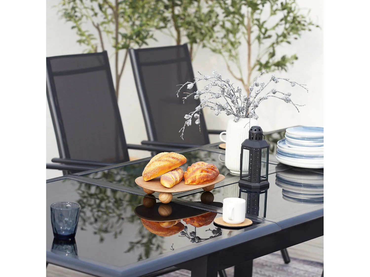 Table de jardin et 12 chaises en aluminium gris RAVENNE