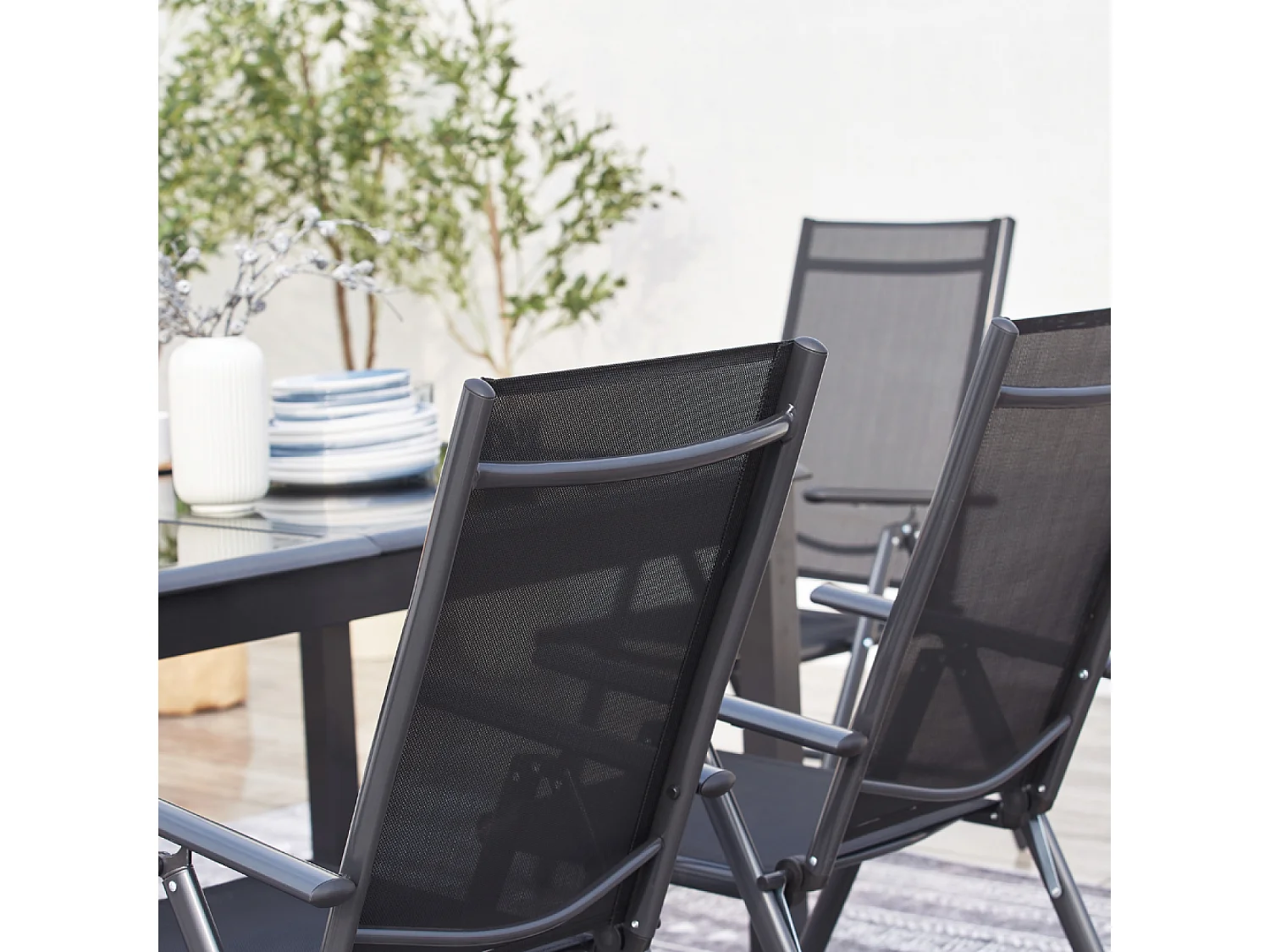 Table de jardin et 12 chaises en aluminium gris RAVENNE