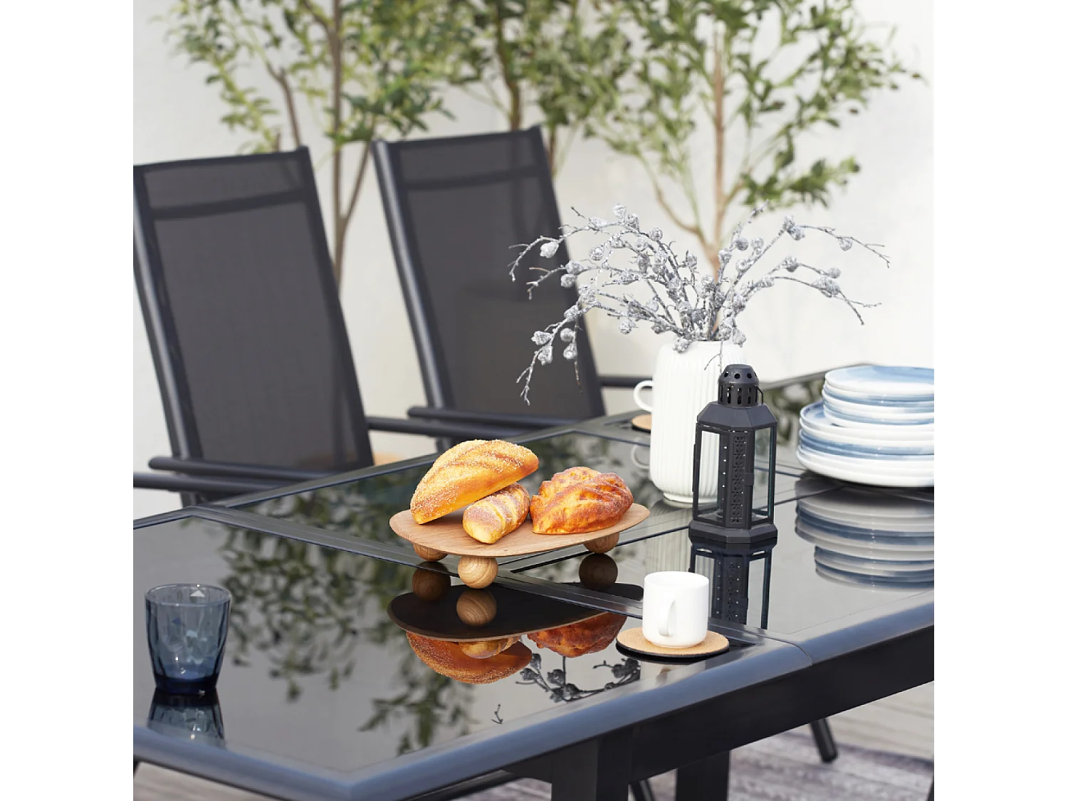 Table de jardin et 12 chaises en aluminium gris RAVENNE