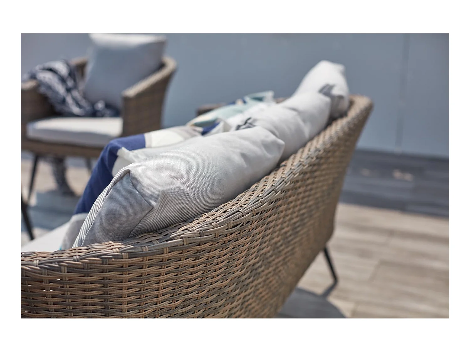 Loungeset Tibouta 5 plaatsen van gevlochten hars met schuine poten