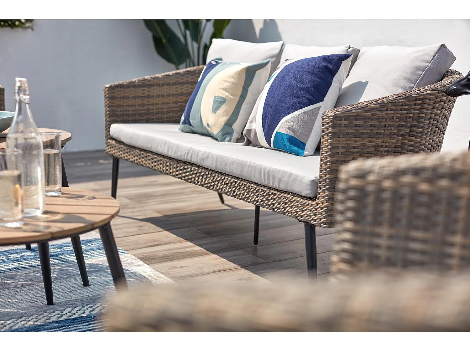 Loungeset Tibouta 5 plaatsen van gevlochten hars met schuine poten