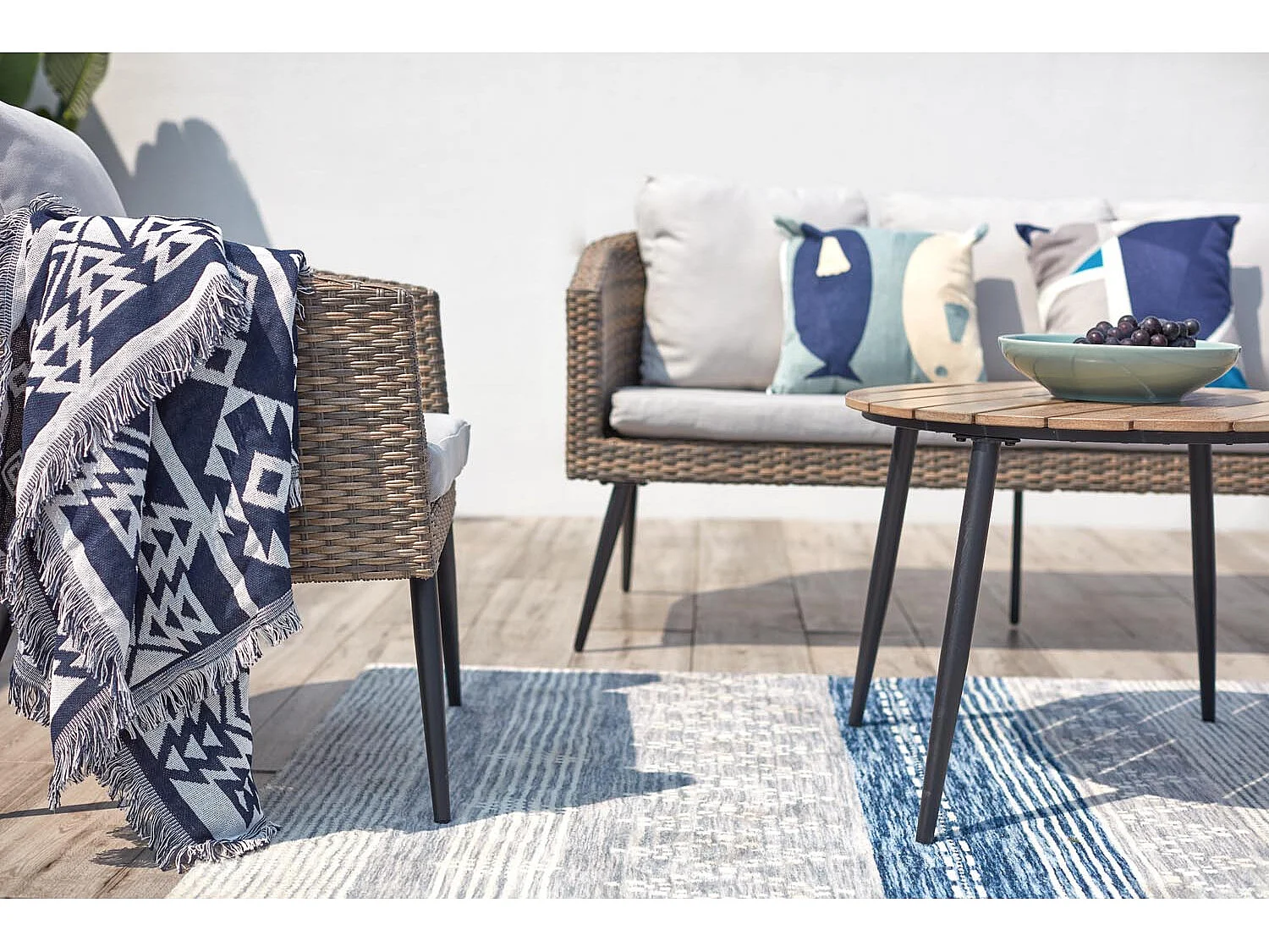 Loungeset Tibouta 5 plaatsen van gevlochten hars met schuine poten