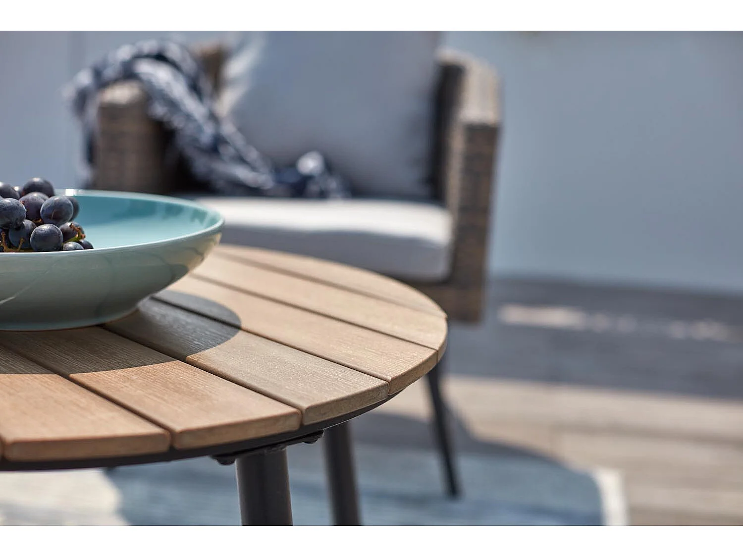 Loungeset Tibouta 5 plaatsen van gevlochten hars met schuine poten