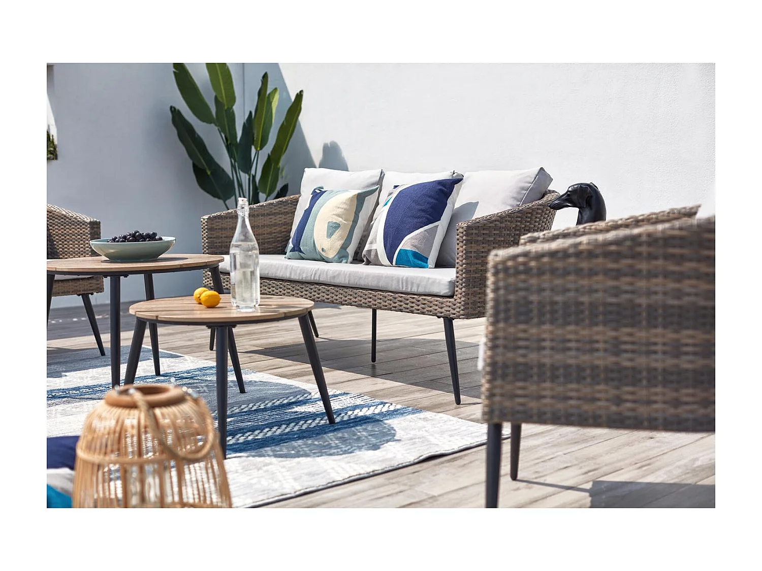 Salon de jardin scandinave 5 places en résine effet rotin et noir TIBOUTA