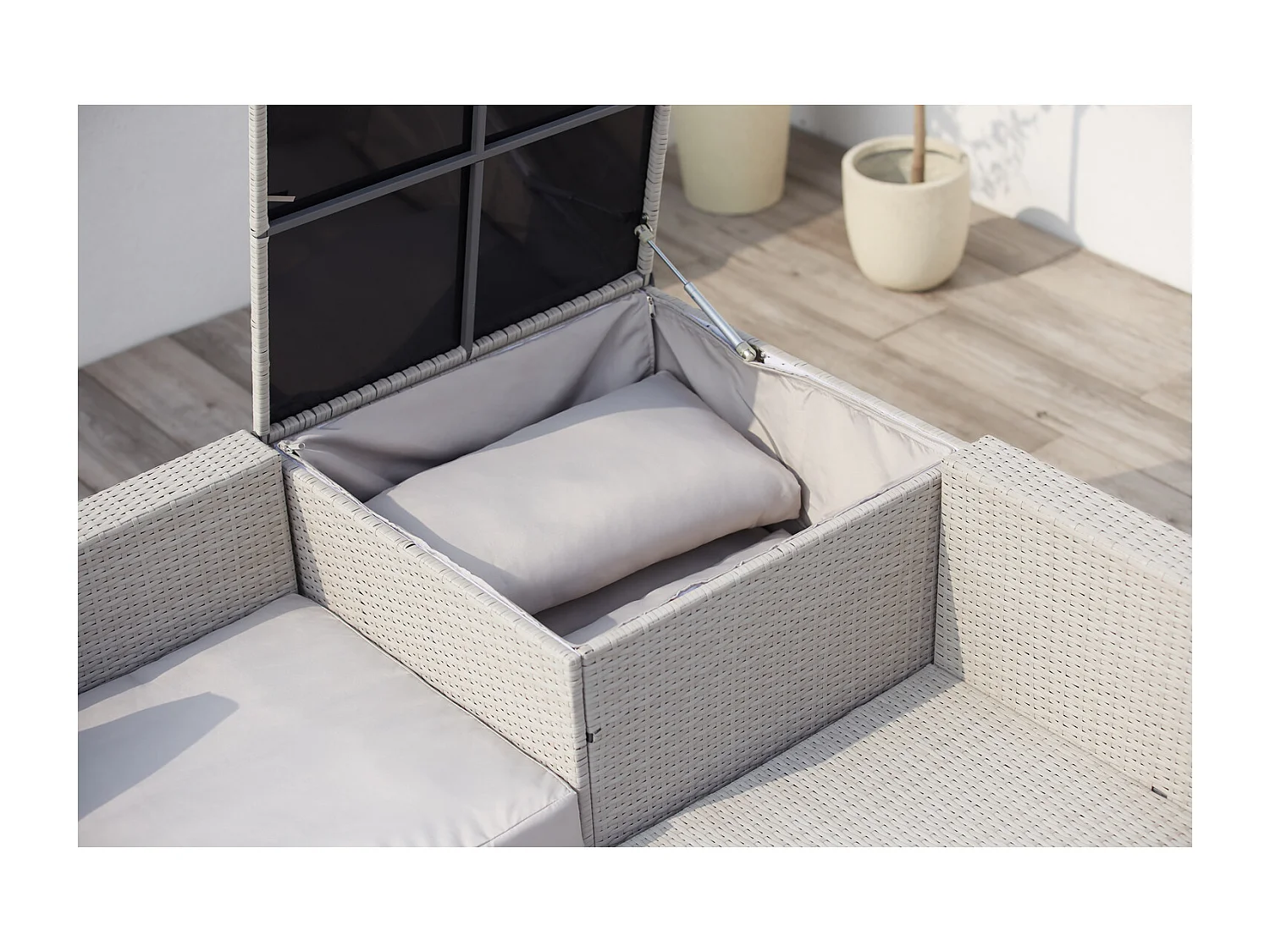 Salon de jardin en résine tressée 4 places avec coffre gris clair SILANG