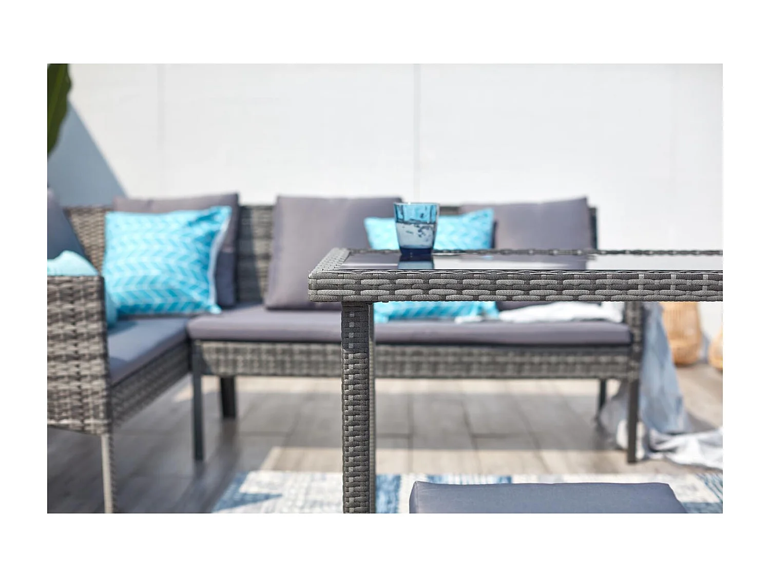 Salon de jardin 8 places en résine noir gris CORDOBA