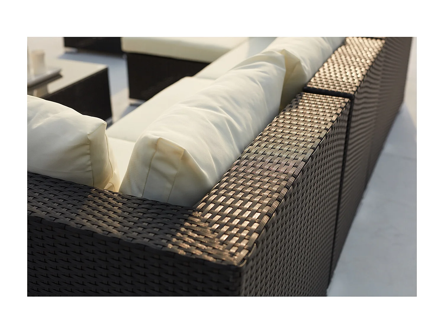 Salon de jardin 8 places en résine tressée noir et blanc SALENTO