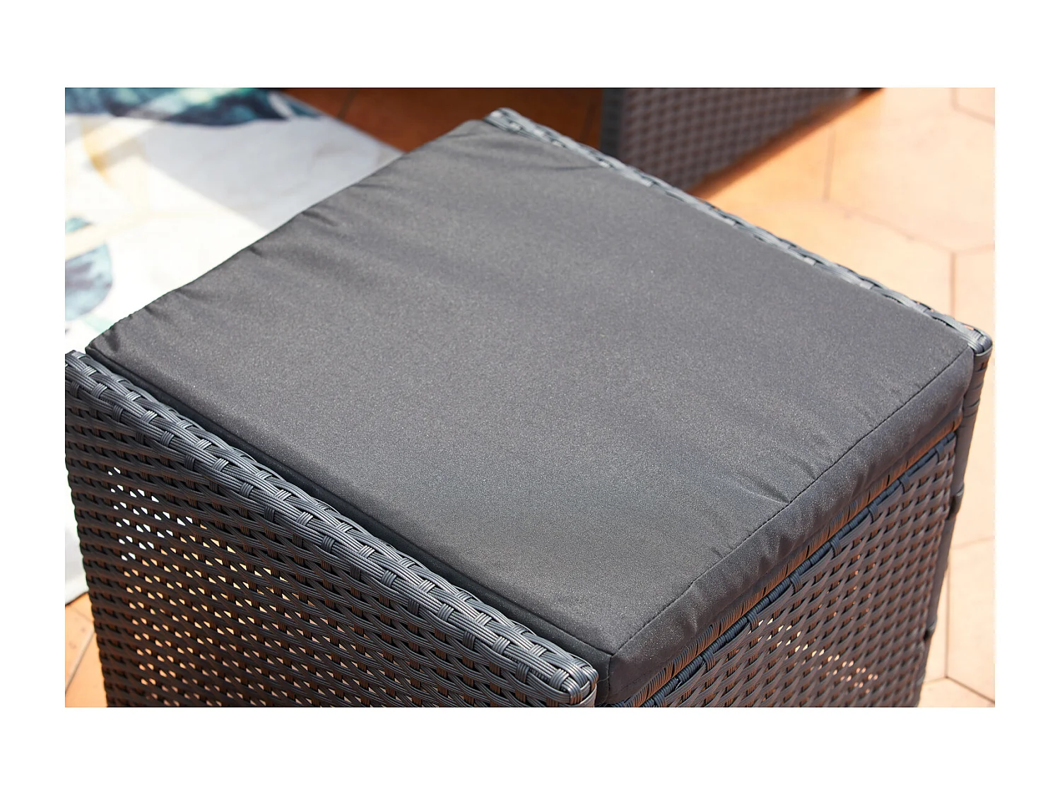 Conjunto de Jardim 8 Lugares em Rattan Sintético Preto/Preto - Conjunto de Luxo Embutível com Mesa Retangular e Almofadas Impermeáveis