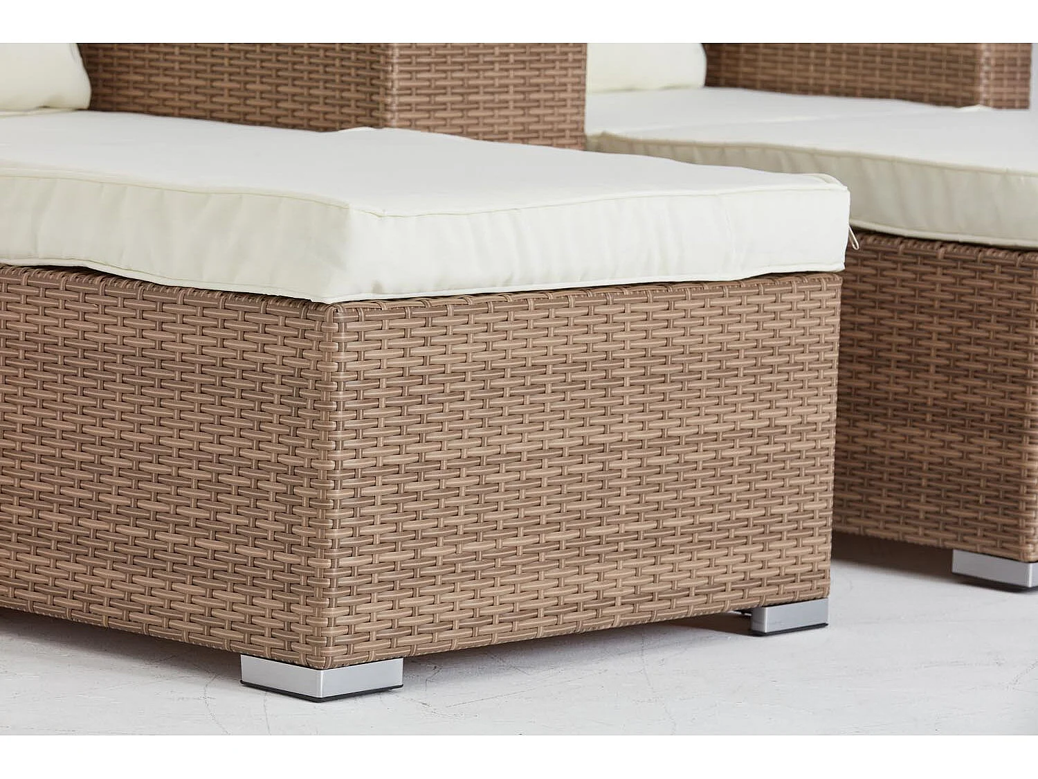 Salon de jardin 4 places en résine tressée naturel et écru MOANA